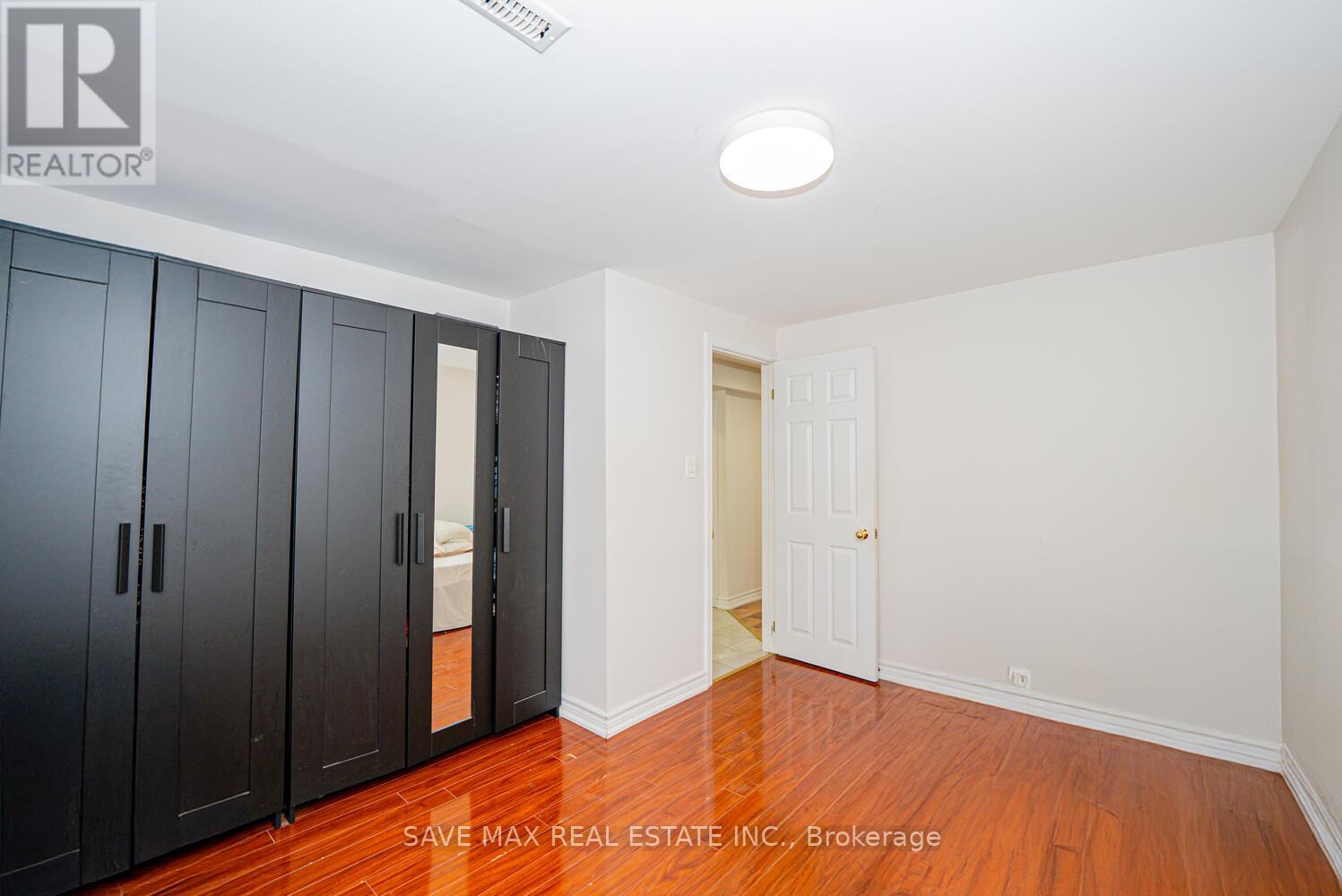 88 Cloverdale Drive, Brampton (Avondale), Ontario  L6T 2T8 - Photo 36 - W12358743