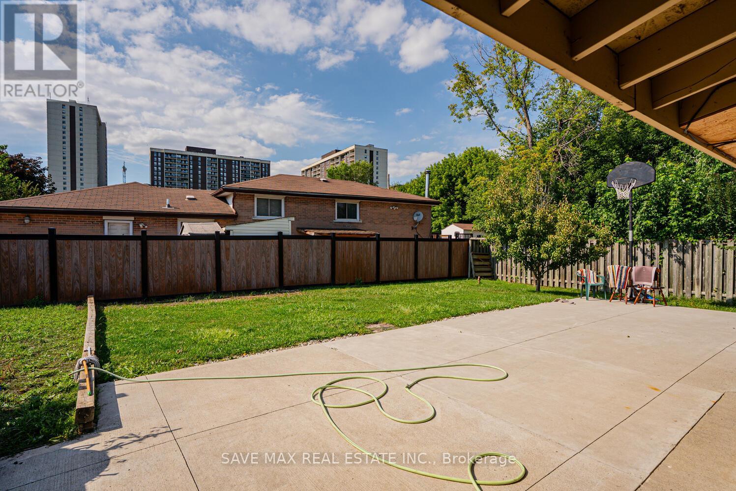 88 Cloverdale Drive, Brampton (Avondale), Ontario  L6T 2T8 - Photo 42 - W12358743