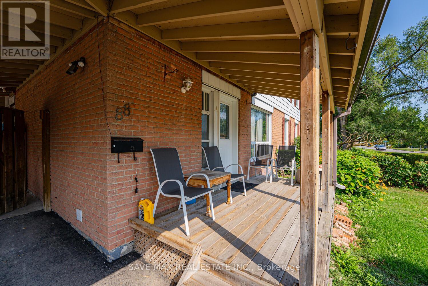 88 Cloverdale Drive, Brampton (Avondale), Ontario  L6T 2T8 - Photo 43 - W12358743