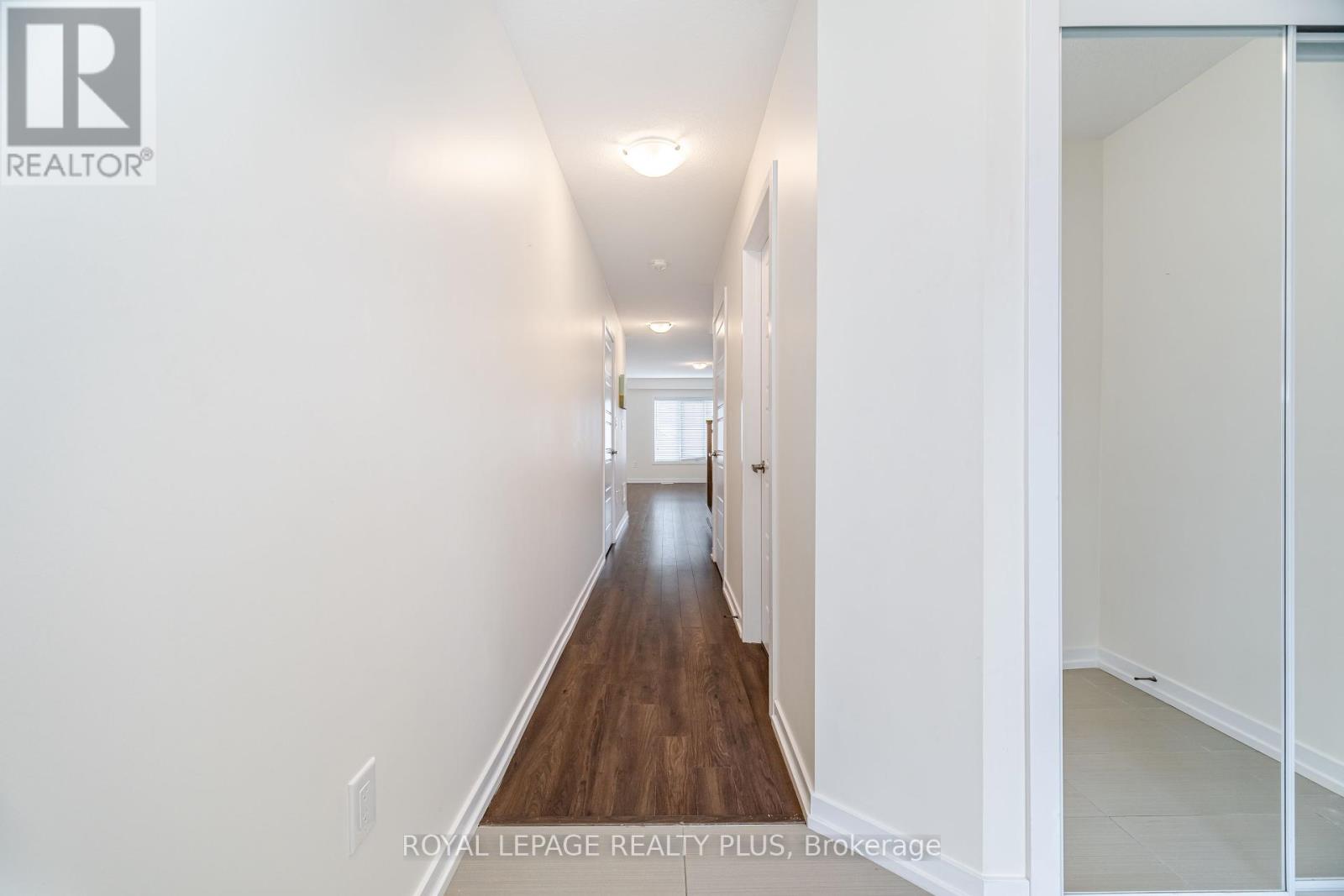 12 Pagebrook Crescent, Hamilton (Stoney Creek Mountain), Ontario  L8J 0K7 - Photo 5 - X12361620