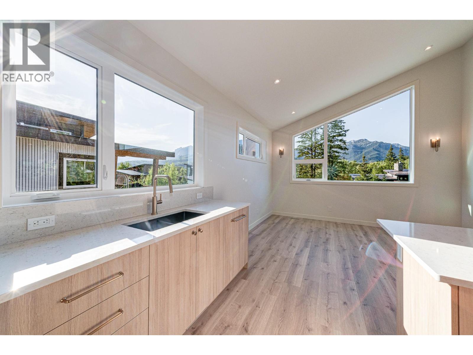 16 Piedmont Drive, Fernie, British Columbia  V0B 1M4 - Photo 12 - 10359703