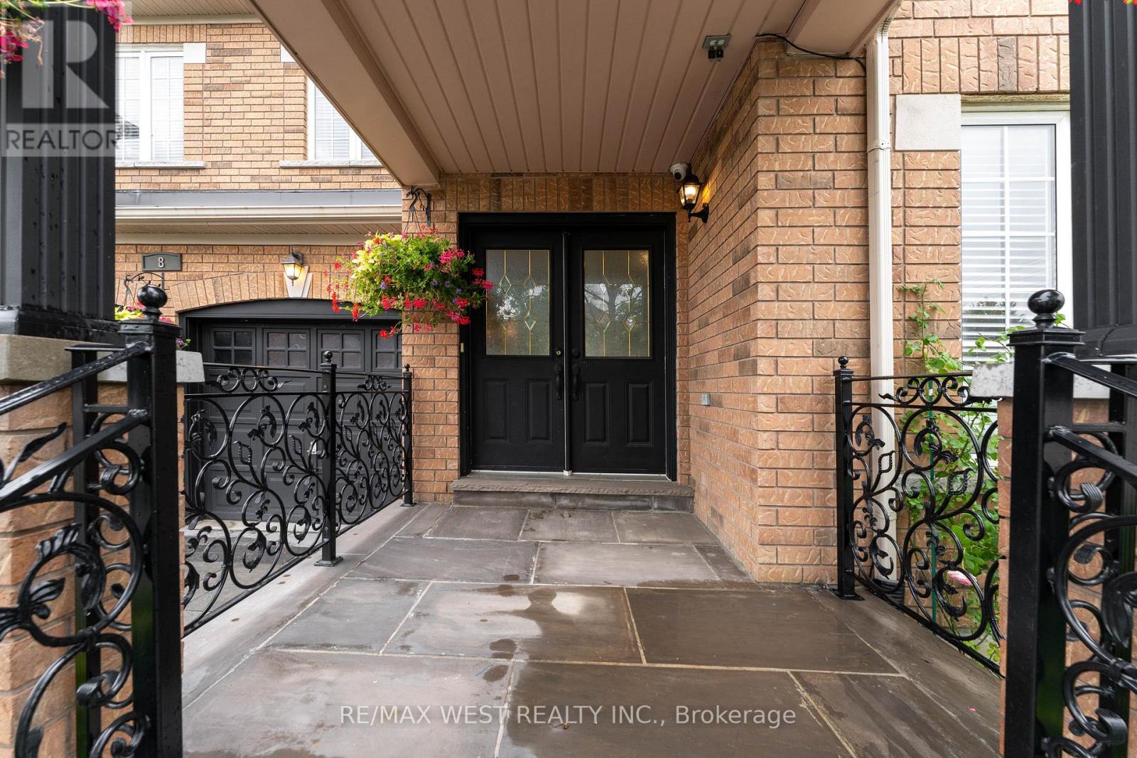 8 Yellow Avens Boulevard, Brampton (Sandringham-Wellington), Ontario  L6R 0K5 - Photo 4 - W12361649