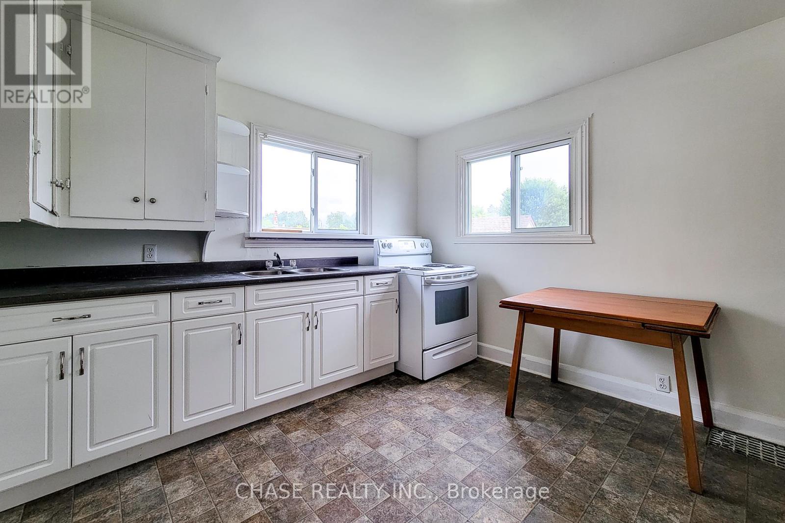 107 Saint George Street, Welland (Broadway), Ontario  L3C 5N5 - Photo 28 - X12361636