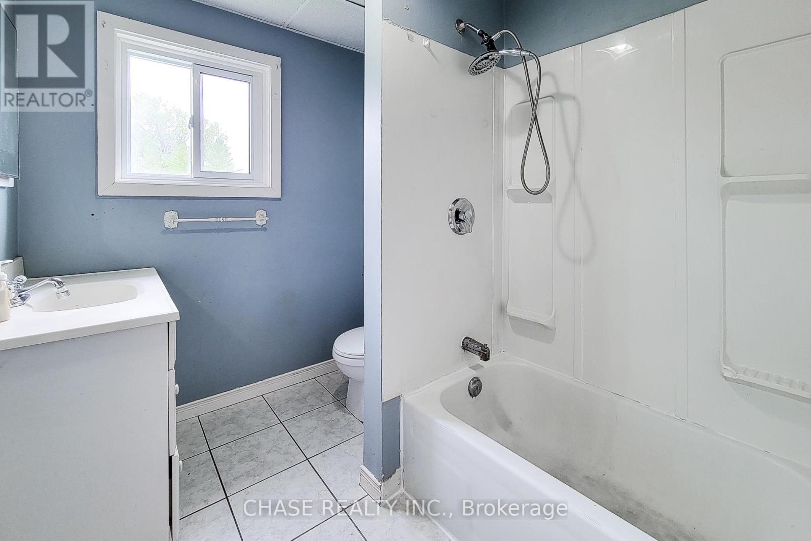 107 Saint George Street, Welland (Broadway), Ontario  L3C 5N5 - Photo 34 - X12361636
