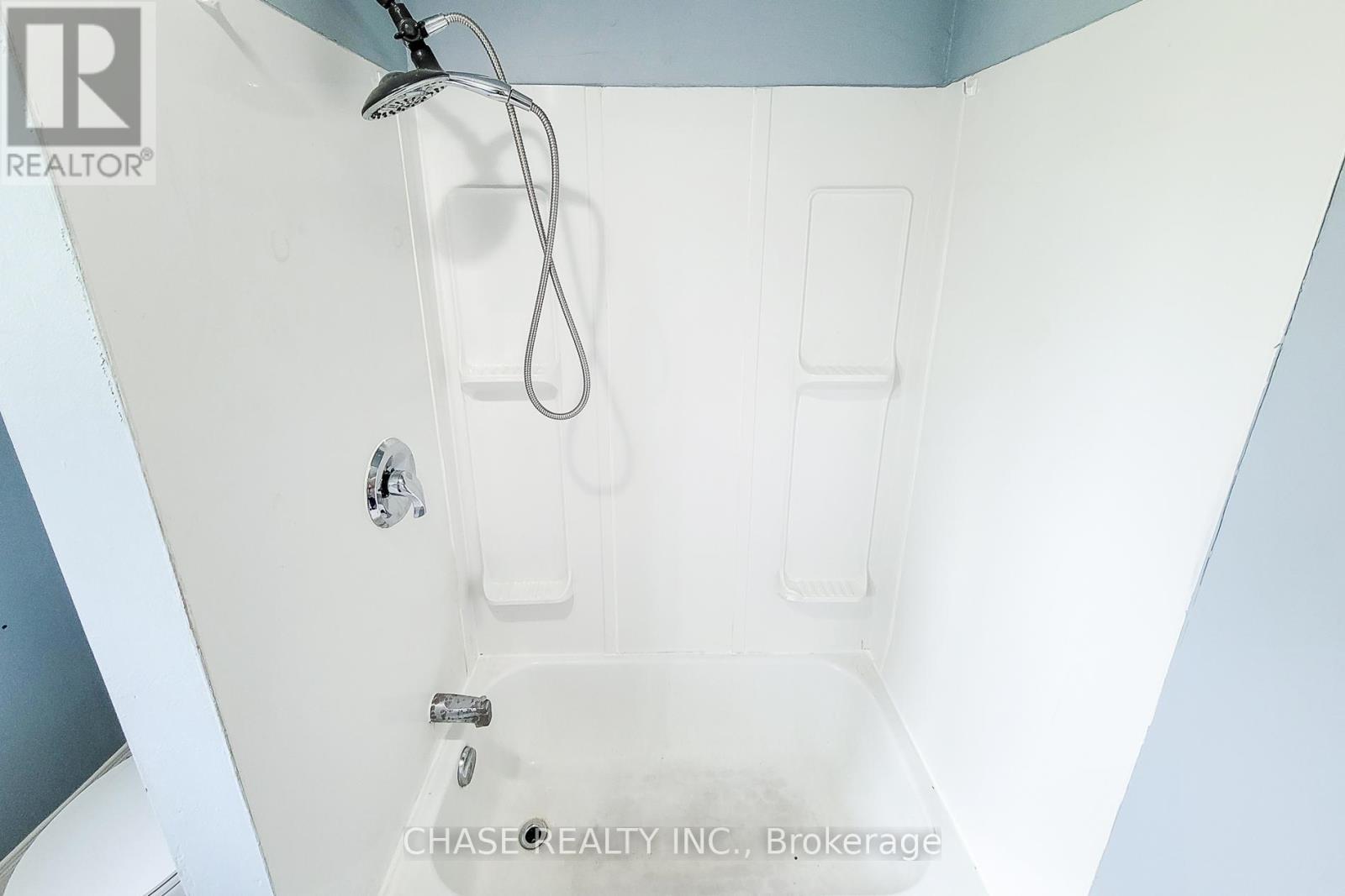 107 Saint George Street, Welland (Broadway), Ontario  L3C 5N5 - Photo 35 - X12361636