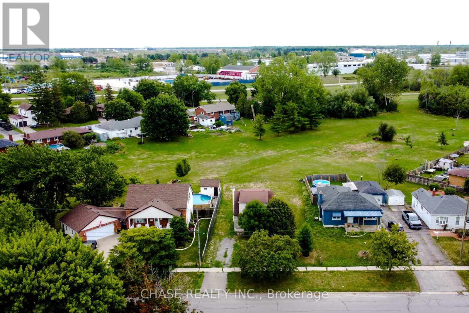 107 Saint George Street, Welland (Broadway), Ontario  L3C 5N5 - Photo 8 - X12361636