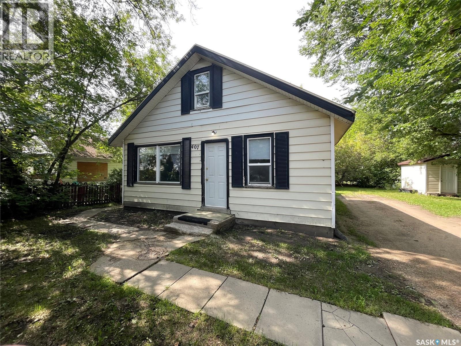 407 3rd STREET E, Meadow Lake, Saskatchewan