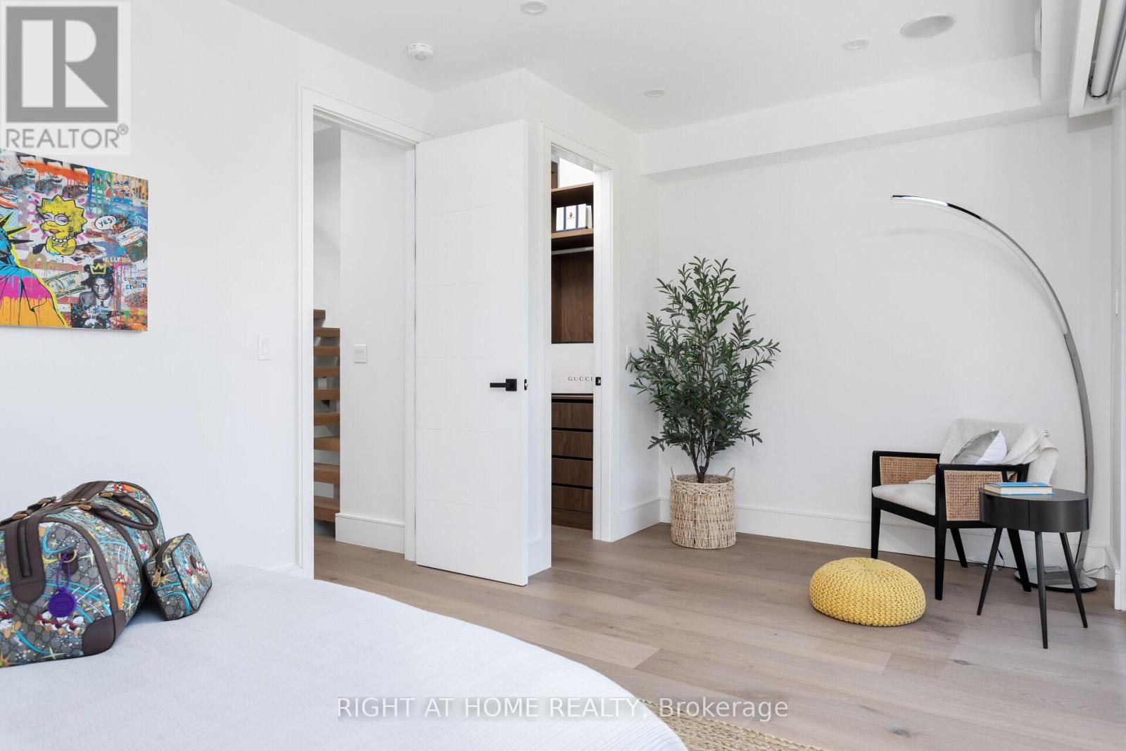 40 Sixth Street, Toronto (New Toronto), Ontario  M8V 3A2 - Photo 13 - W12361656