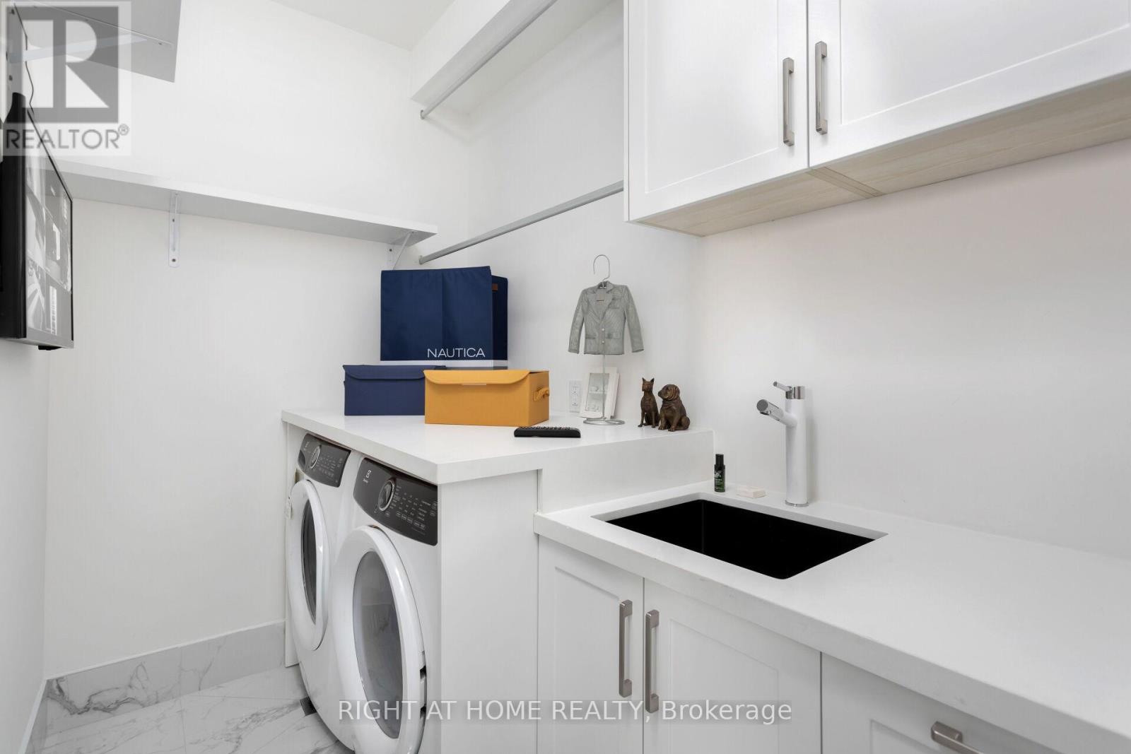 40 Sixth Street, Toronto (New Toronto), Ontario  M8V 3A2 - Photo 18 - W12361656
