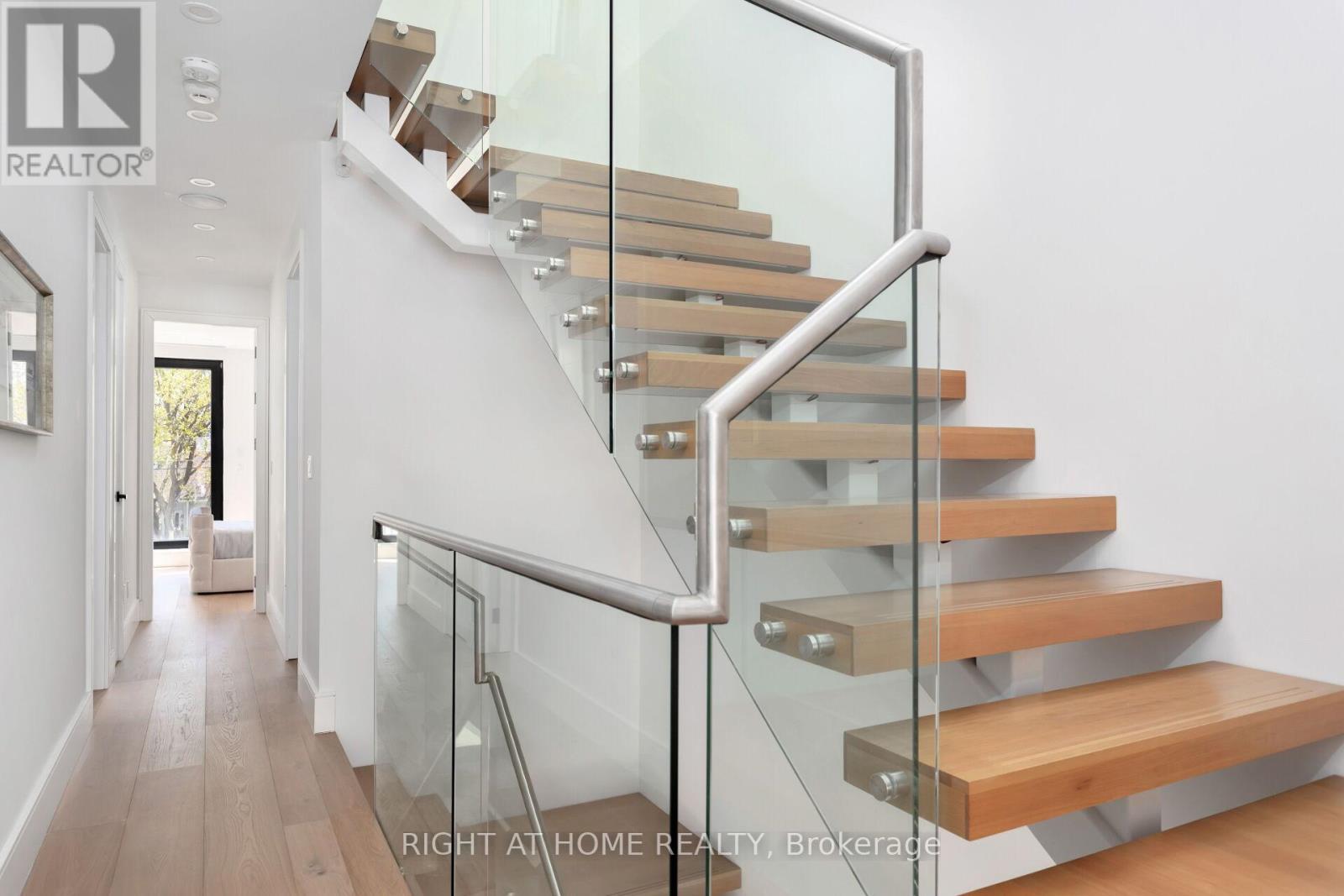 40 Sixth Street, Toronto (New Toronto), Ontario  M8V 3A2 - Photo 24 - W12361656