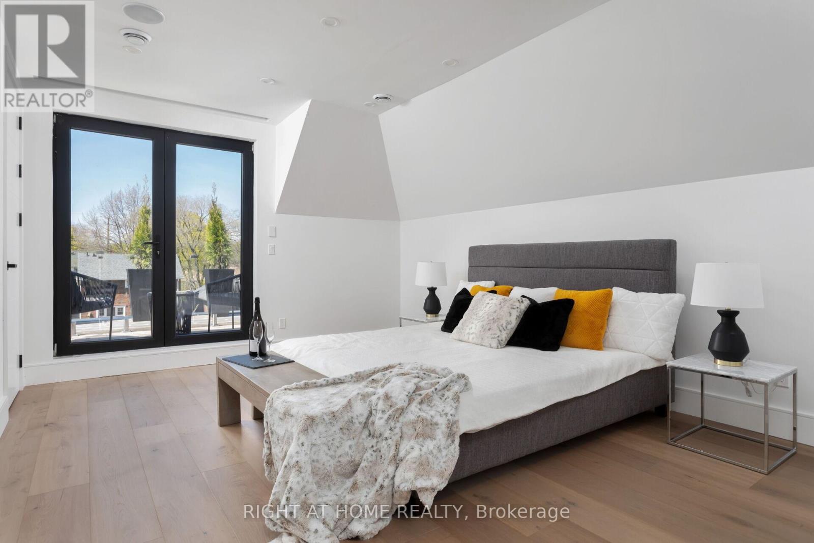 40 Sixth Street, Toronto (New Toronto), Ontario  M8V 3A2 - Photo 25 - W12361656