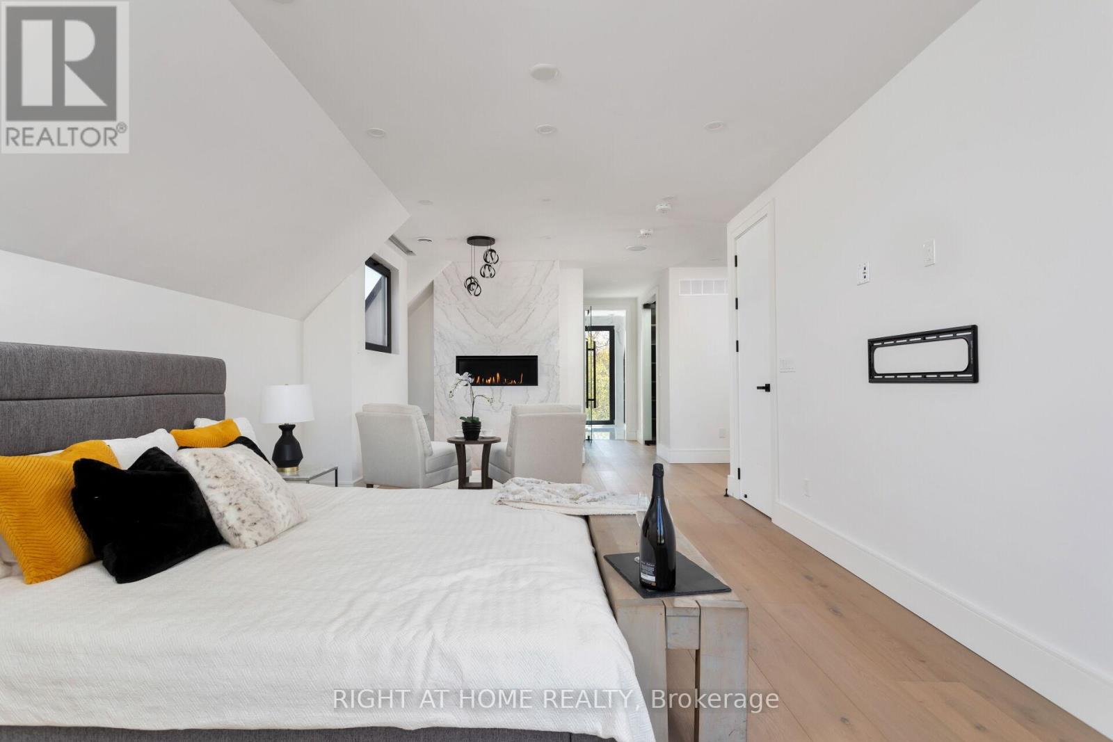 40 Sixth Street, Toronto (New Toronto), Ontario  M8V 3A2 - Photo 26 - W12361656