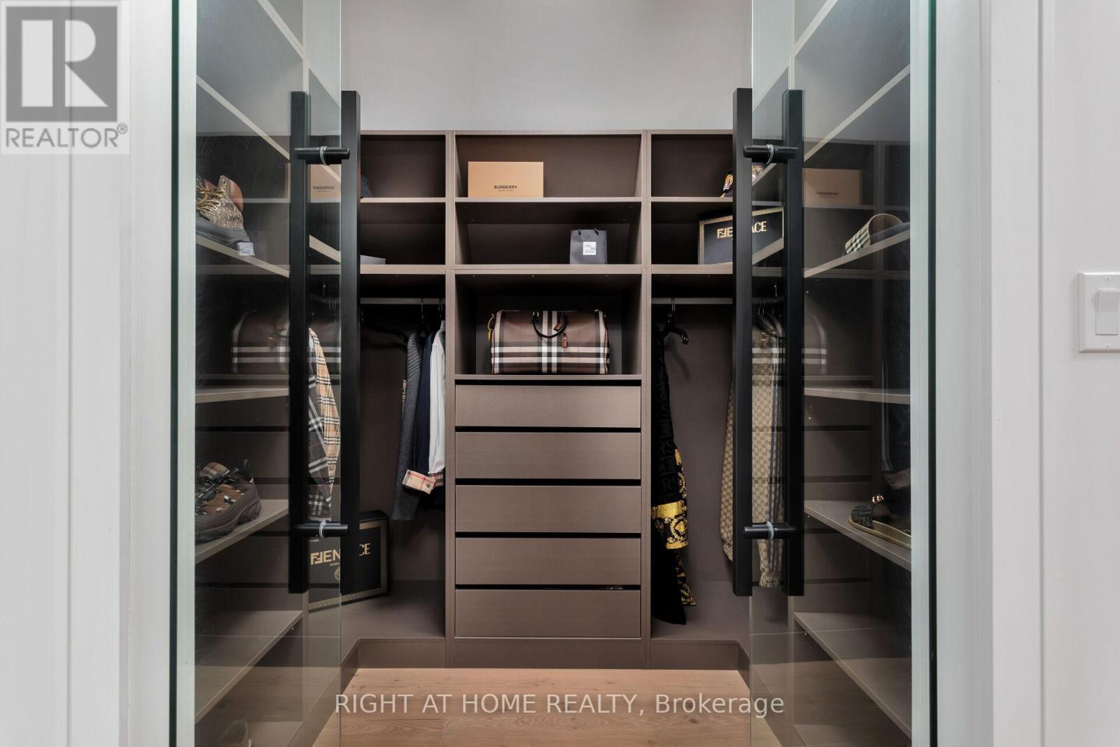 40 Sixth Street, Toronto (New Toronto), Ontario  M8V 3A2 - Photo 27 - W12361656