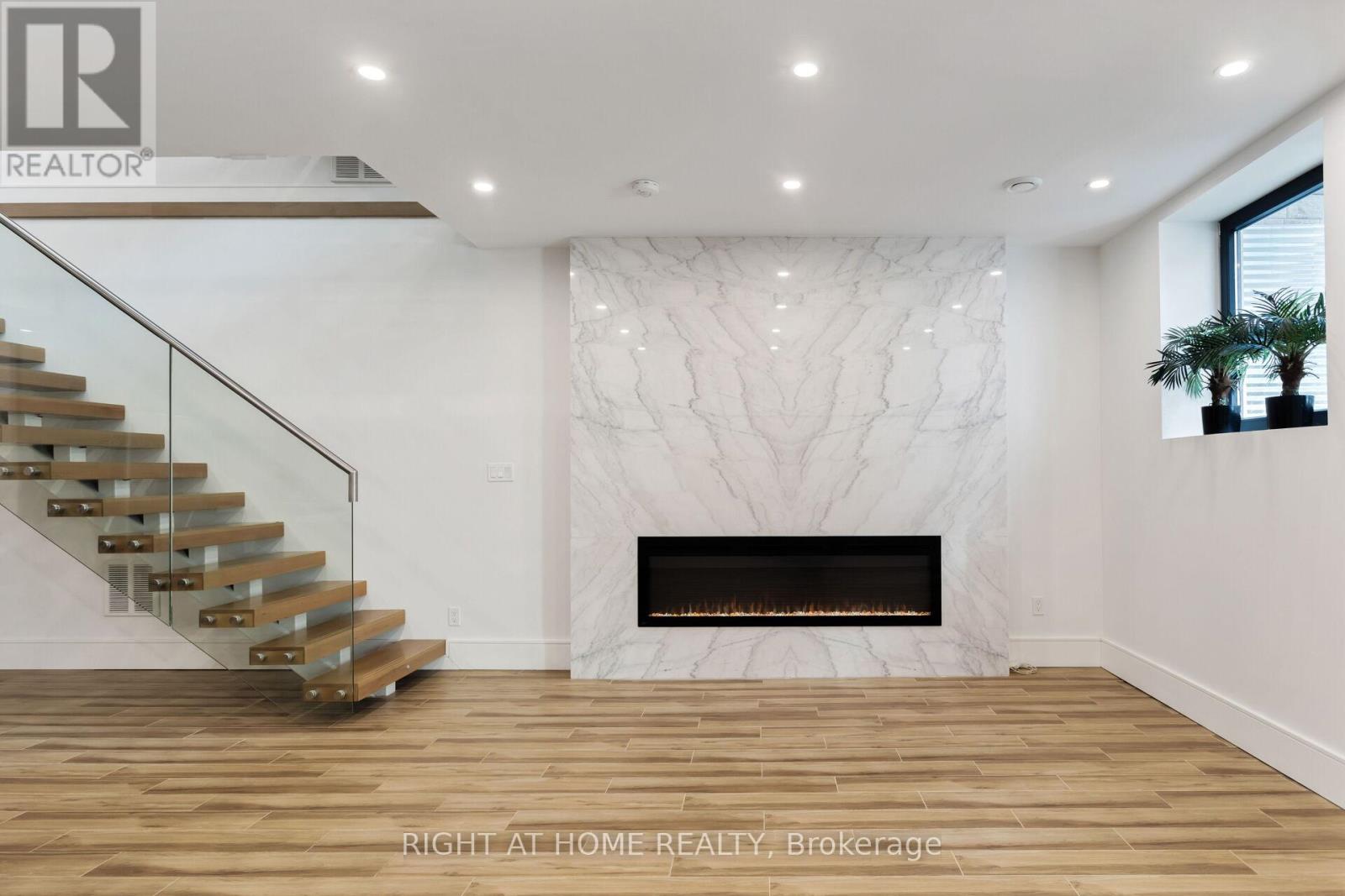 40 Sixth Street, Toronto (New Toronto), Ontario  M8V 3A2 - Photo 33 - W12361656