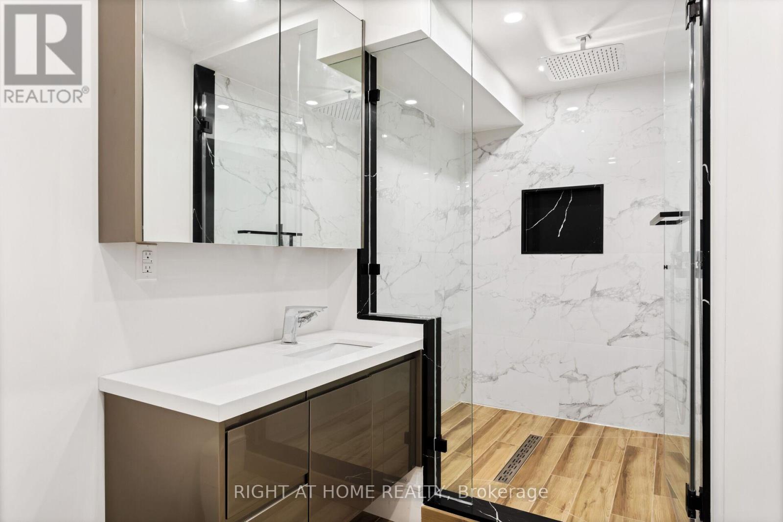 40 Sixth Street, Toronto (New Toronto), Ontario  M8V 3A2 - Photo 35 - W12361656