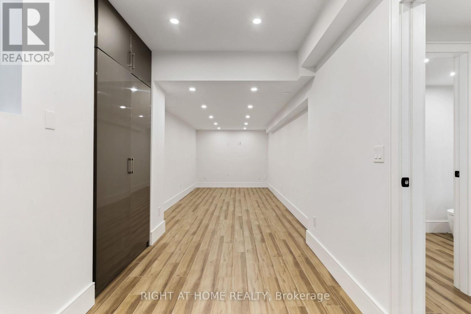 40 Sixth Street, Toronto (New Toronto), Ontario  M8V 3A2 - Photo 36 - W12361656