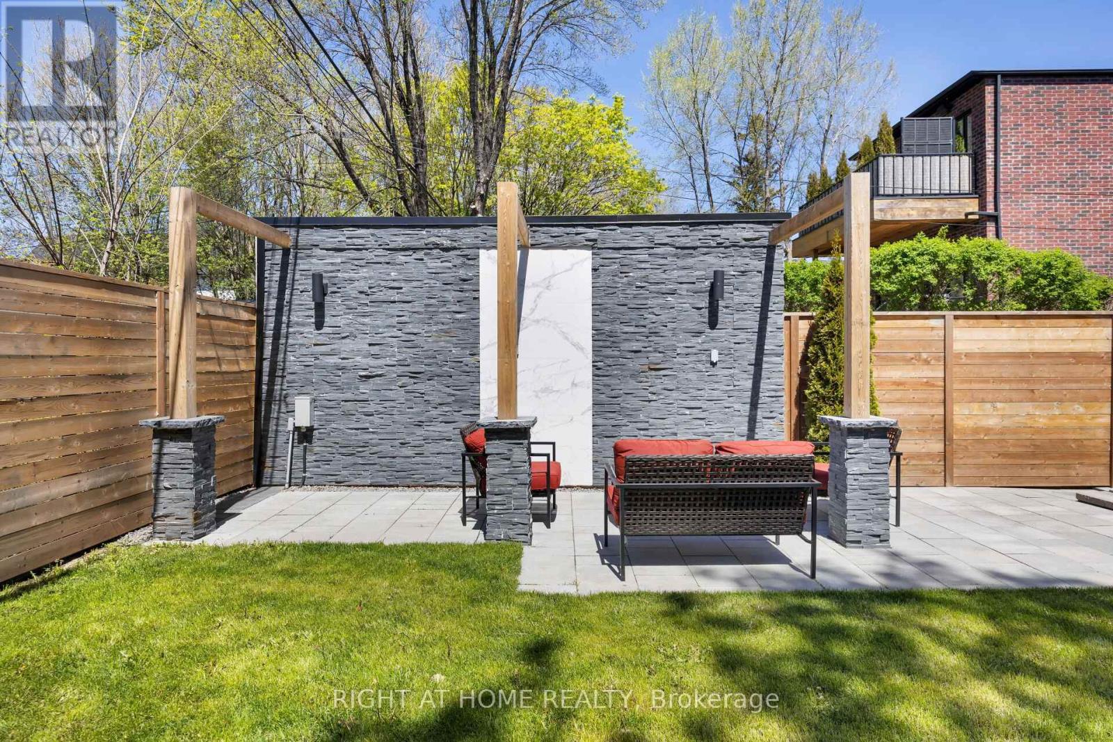 40 Sixth Street, Toronto (New Toronto), Ontario  M8V 3A2 - Photo 37 - W12361656