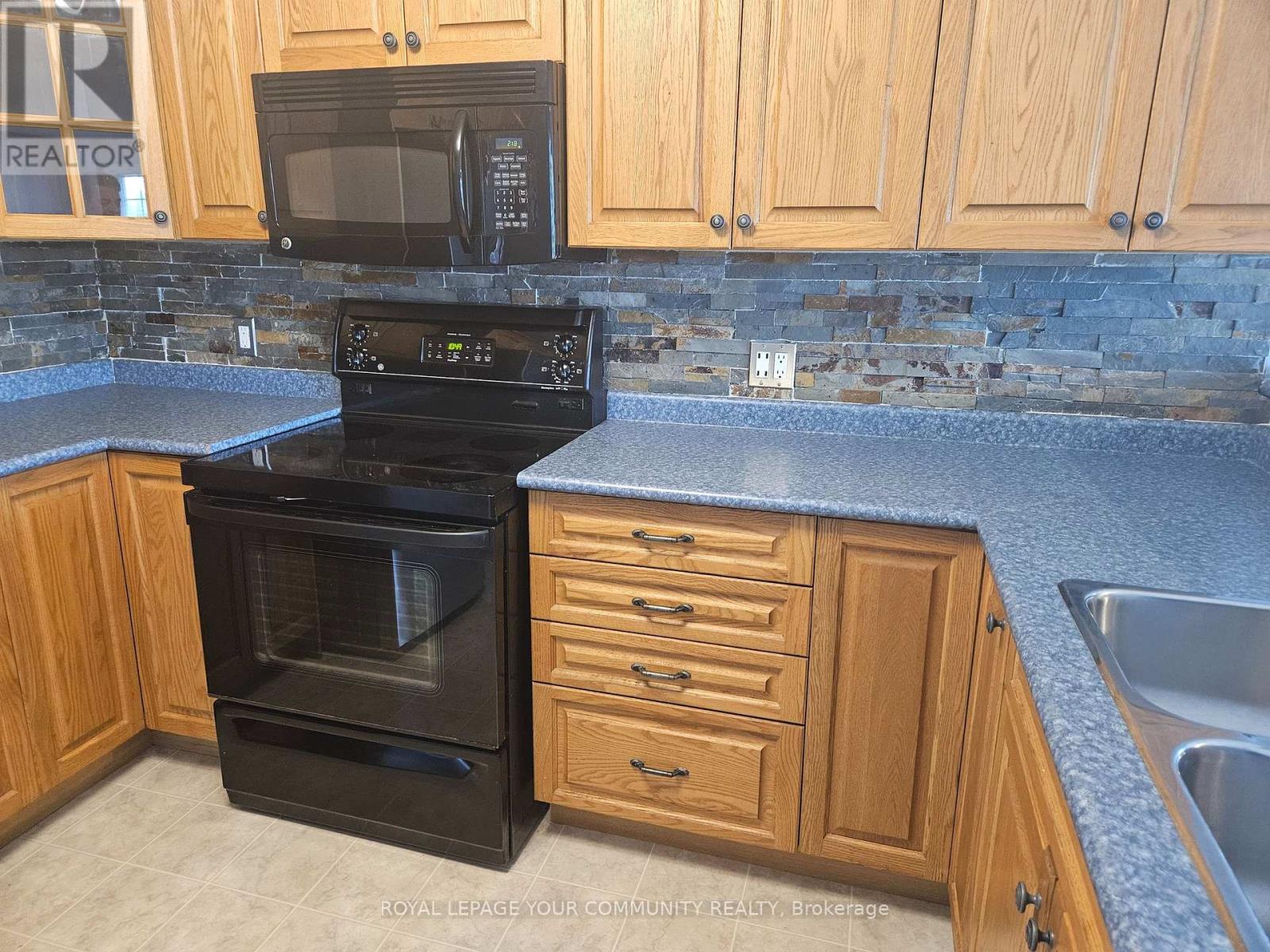 1615 Ravenwood Drive, Peterborough West, Ontario  K9K 2P8 - Photo 4 - X12343711