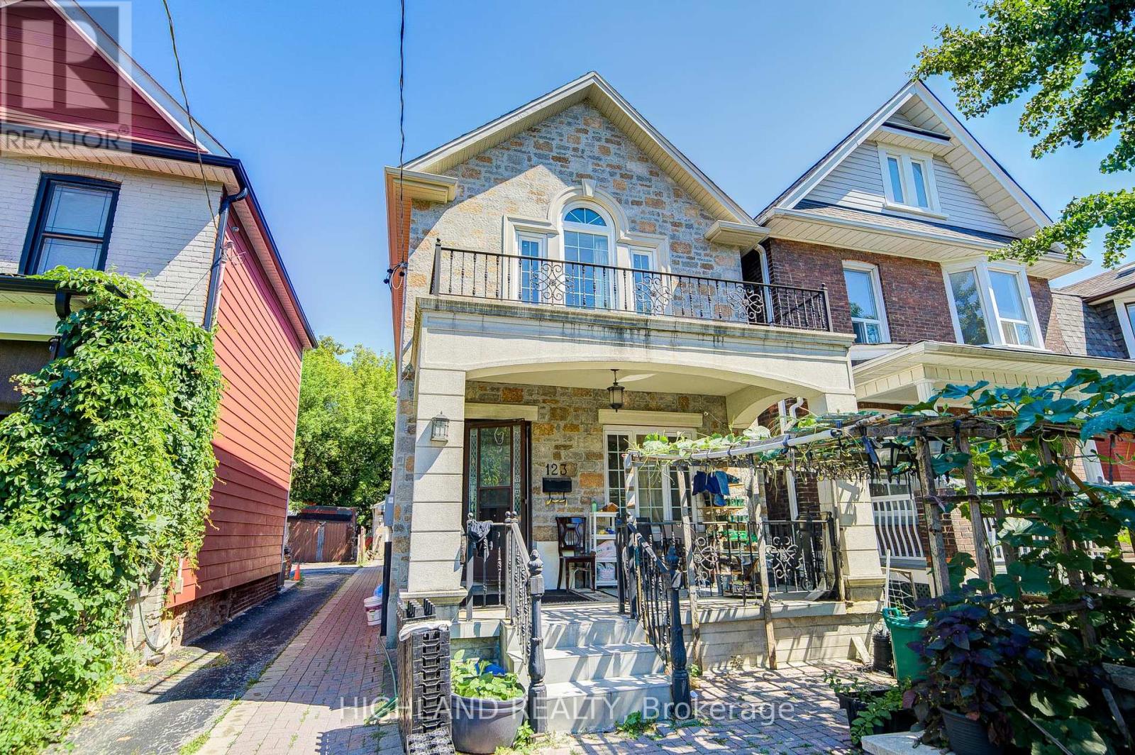 123 RUSSETT AVENUE, Toronto, Ontario
