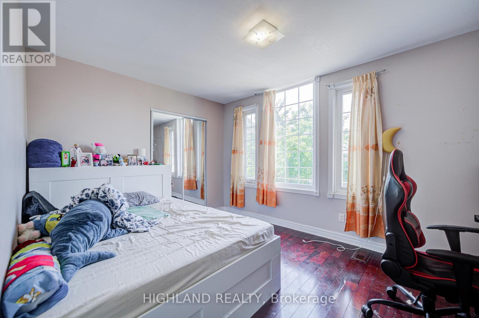 123 Russett Avenue, Toronto, Ontario  M6H 3M4 - Photo 11 - W12361664