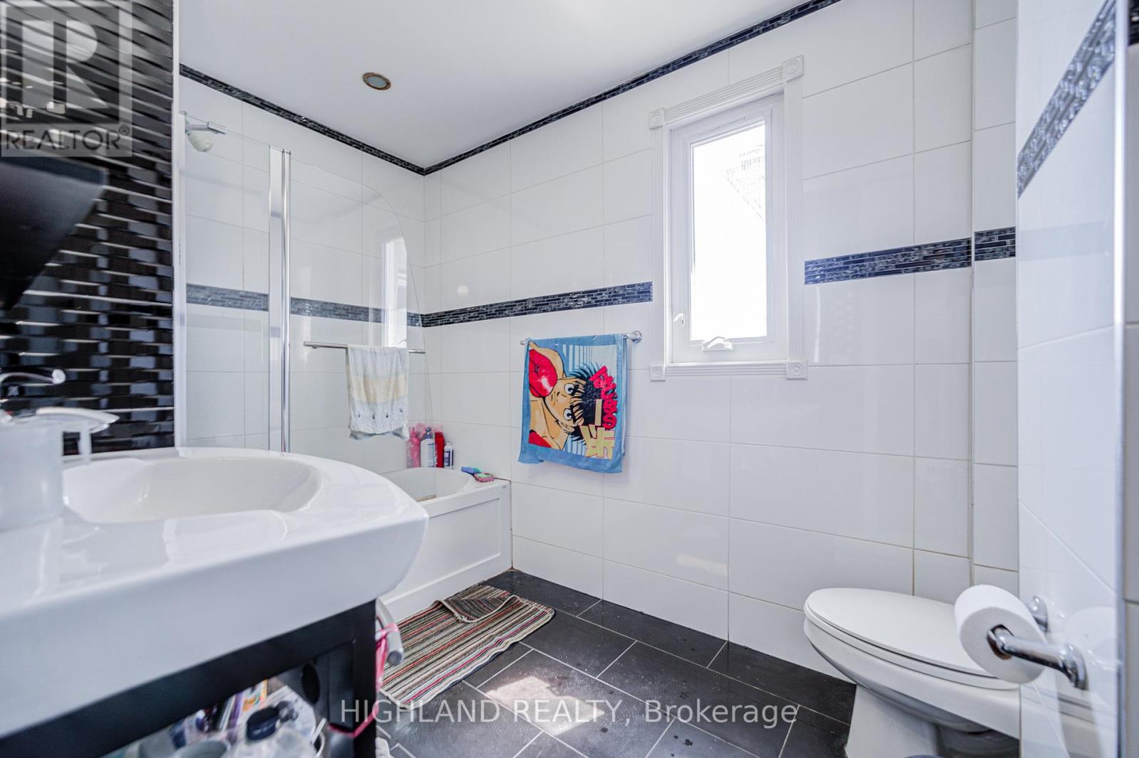 123 Russett Avenue, Toronto, Ontario  M6H 3M4 - Photo 14 - W12361664