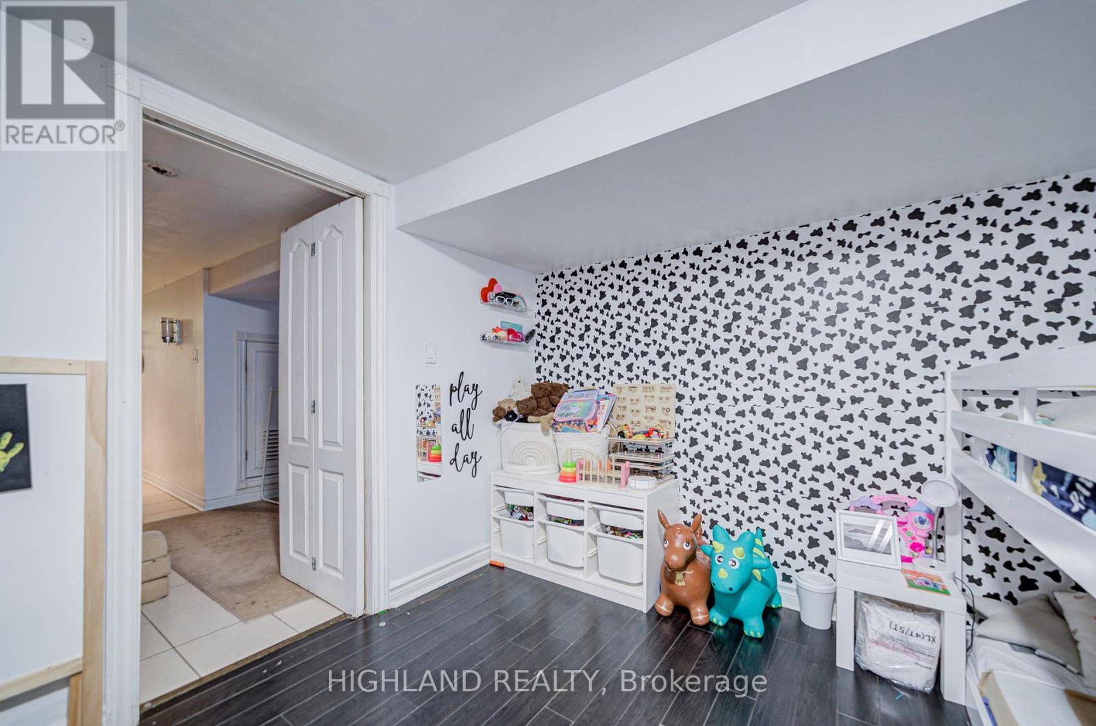 123 Russett Avenue, Toronto, Ontario  M6H 3M4 - Photo 19 - W12361664