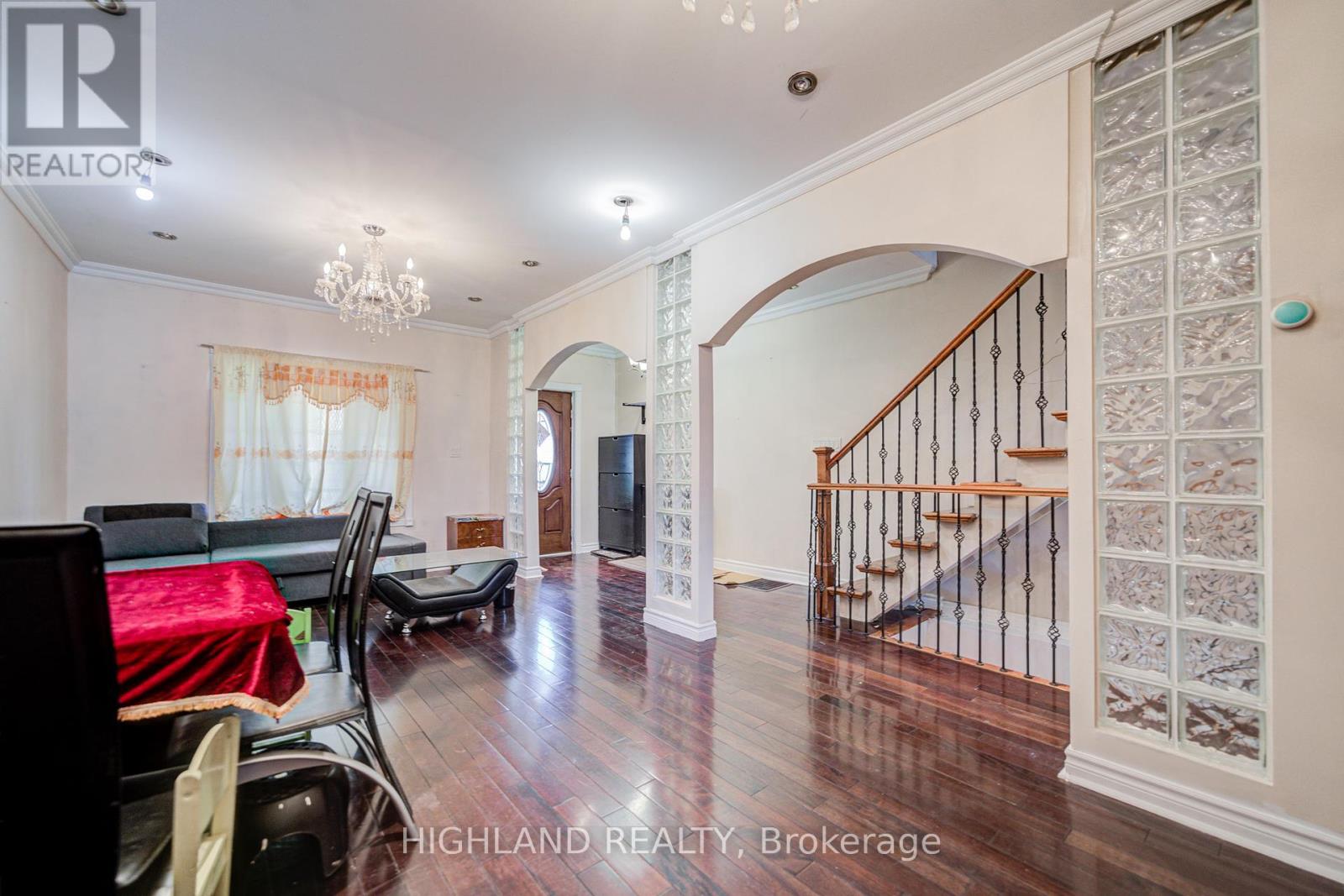 123 Russett Avenue, Toronto, Ontario  M6H 3M4 - Photo 4 - W12361664