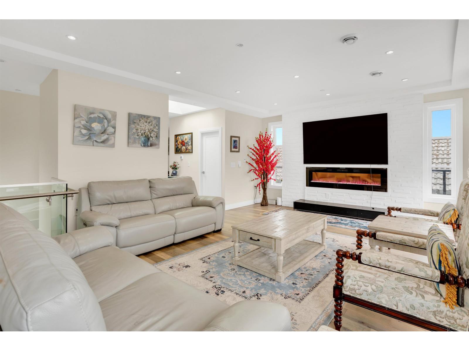Property at 958 KEIL STREET image 5