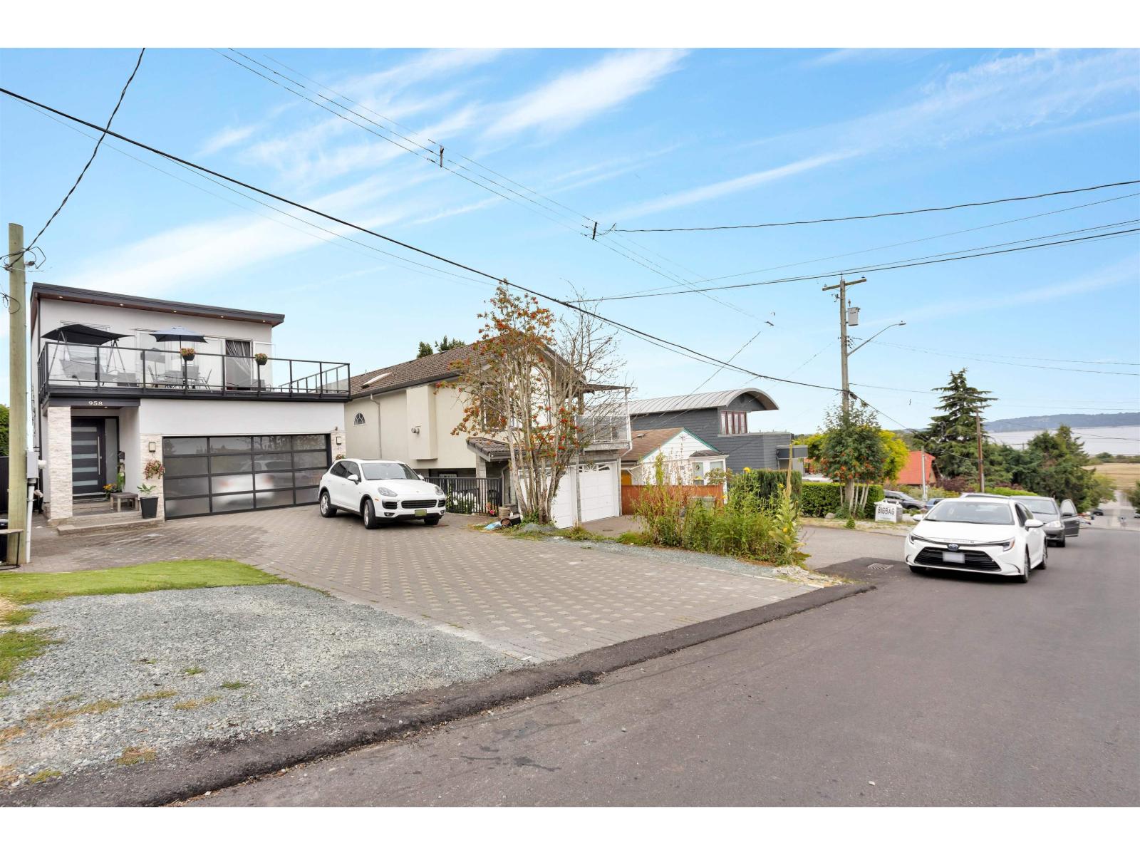 Property at 958 KEIL STREET image 2