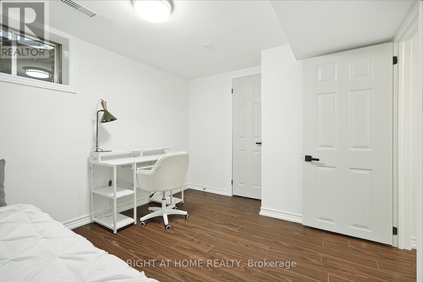 413 Enfield Road, Burlington, Ontario  L7T 2X5 - Photo 36 - W12361684