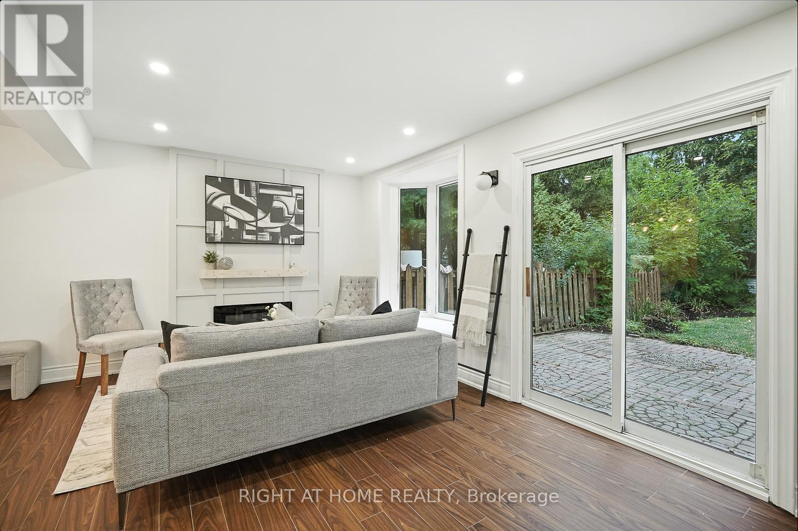 413 Enfield Road, Burlington, Ontario  L7T 2X5 - Photo 6 - W12361684
