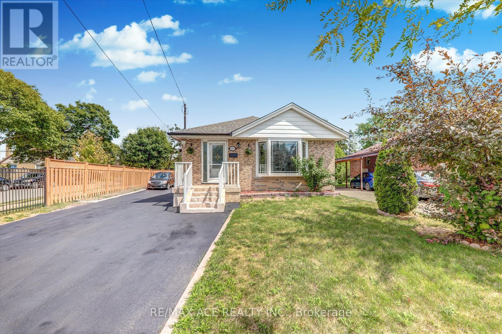 Property at 63 LYNVALLEY CRESCENT image 2