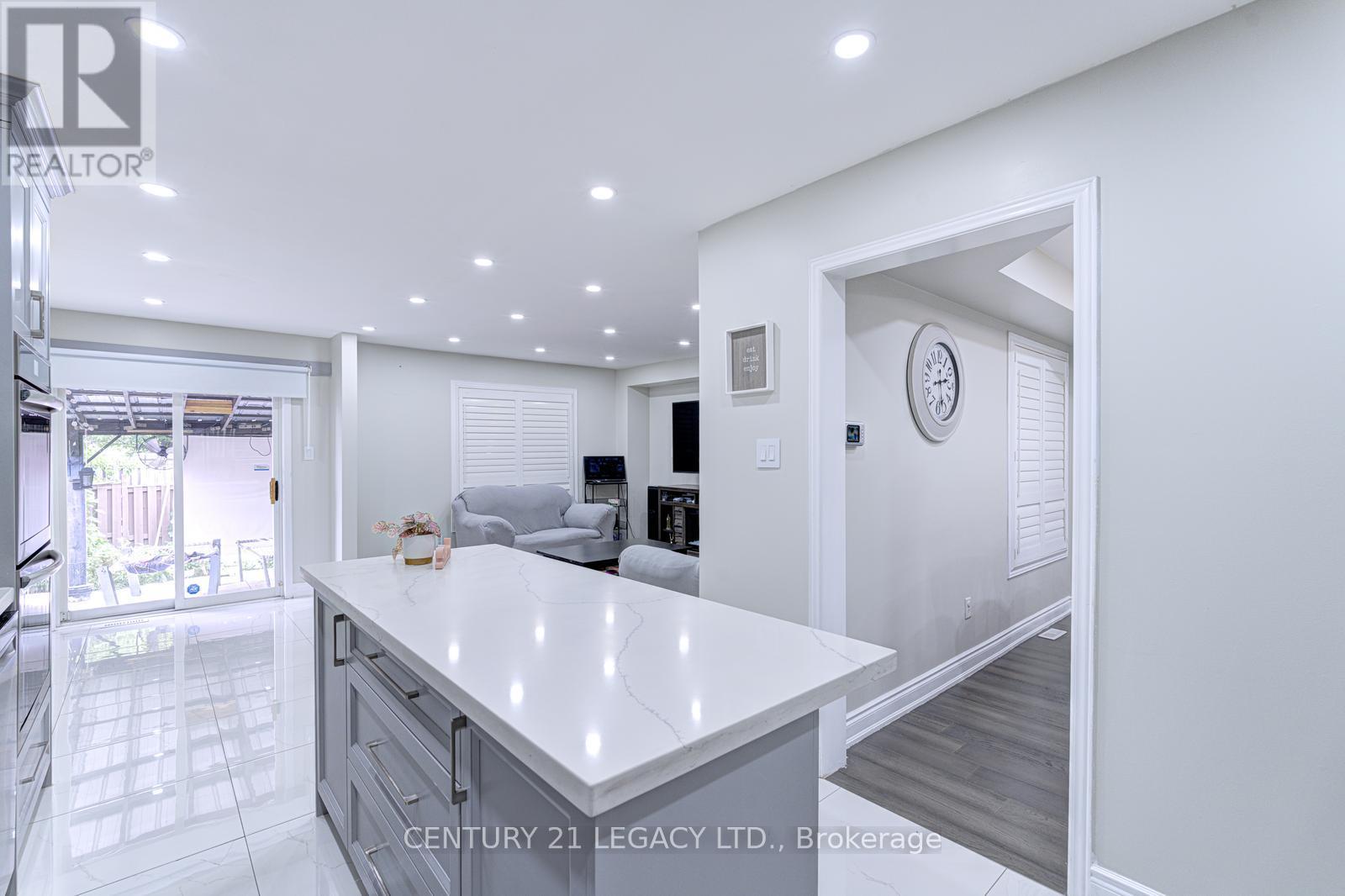 21 Serenity Lane, Brampton, Ontario  L6R 2T1 - Photo 12 - W12360127