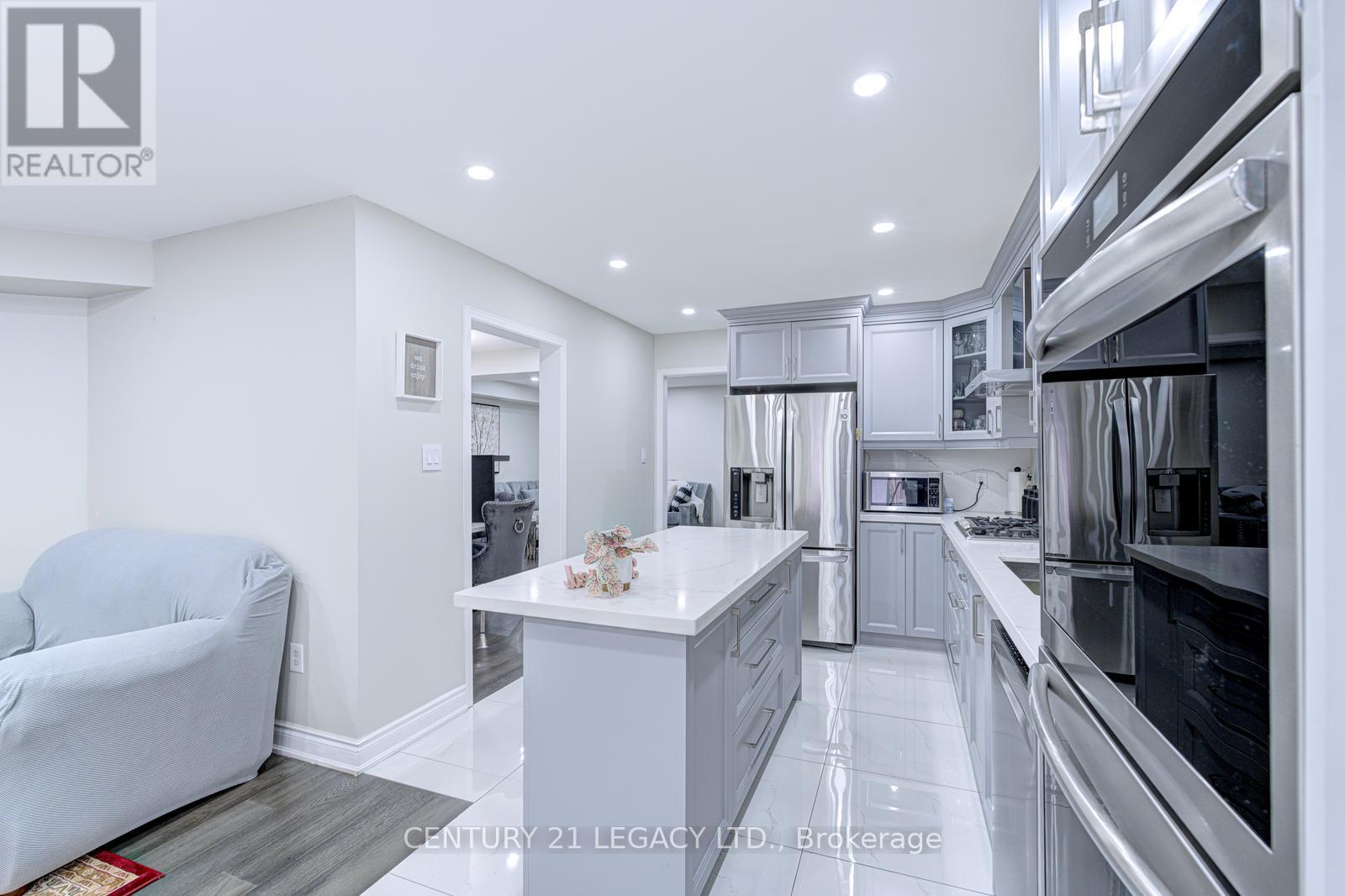 21 Serenity Lane, Brampton, Ontario  L6R 2T1 - Photo 13 - W12360127