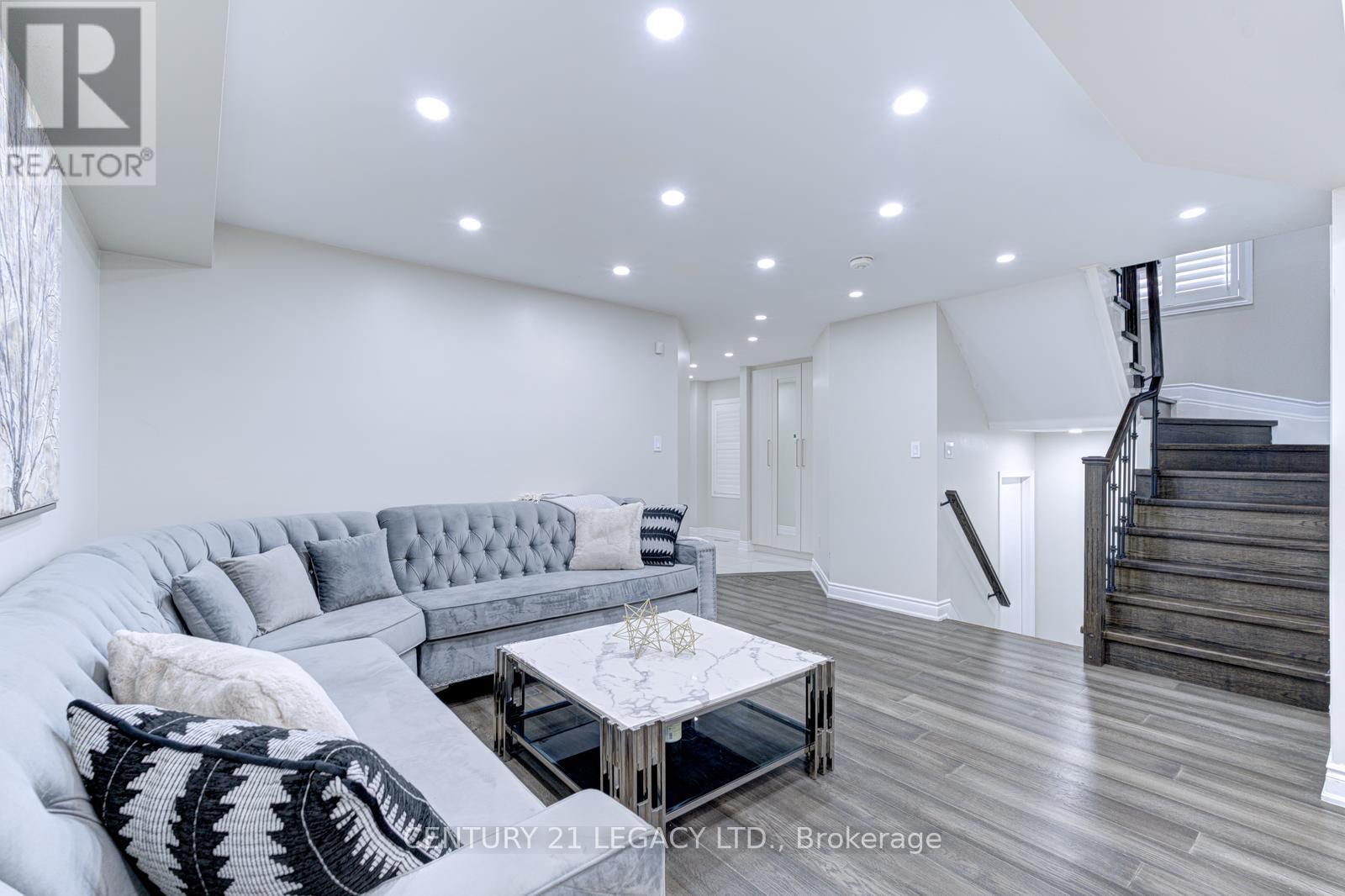 21 Serenity Lane, Brampton, Ontario  L6R 2T1 - Photo 7 - W12360127