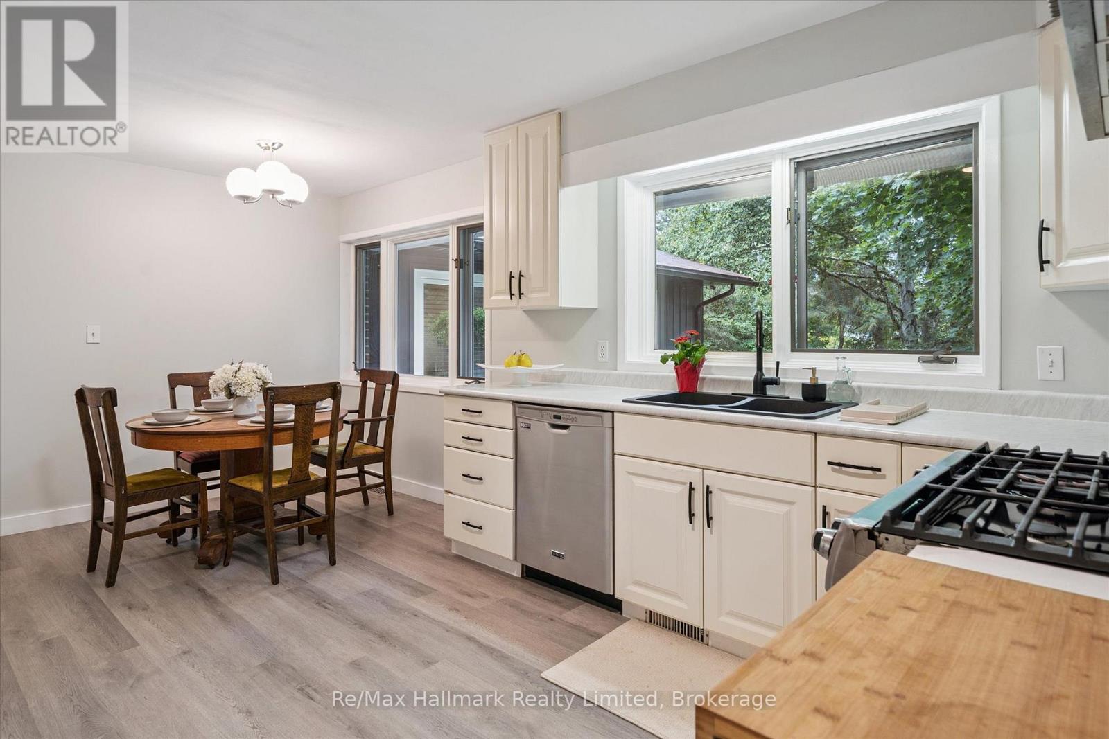 91 Spencer Street, Bracebridge, Ontario  P1L 1C4 - Photo 10 - X12361701