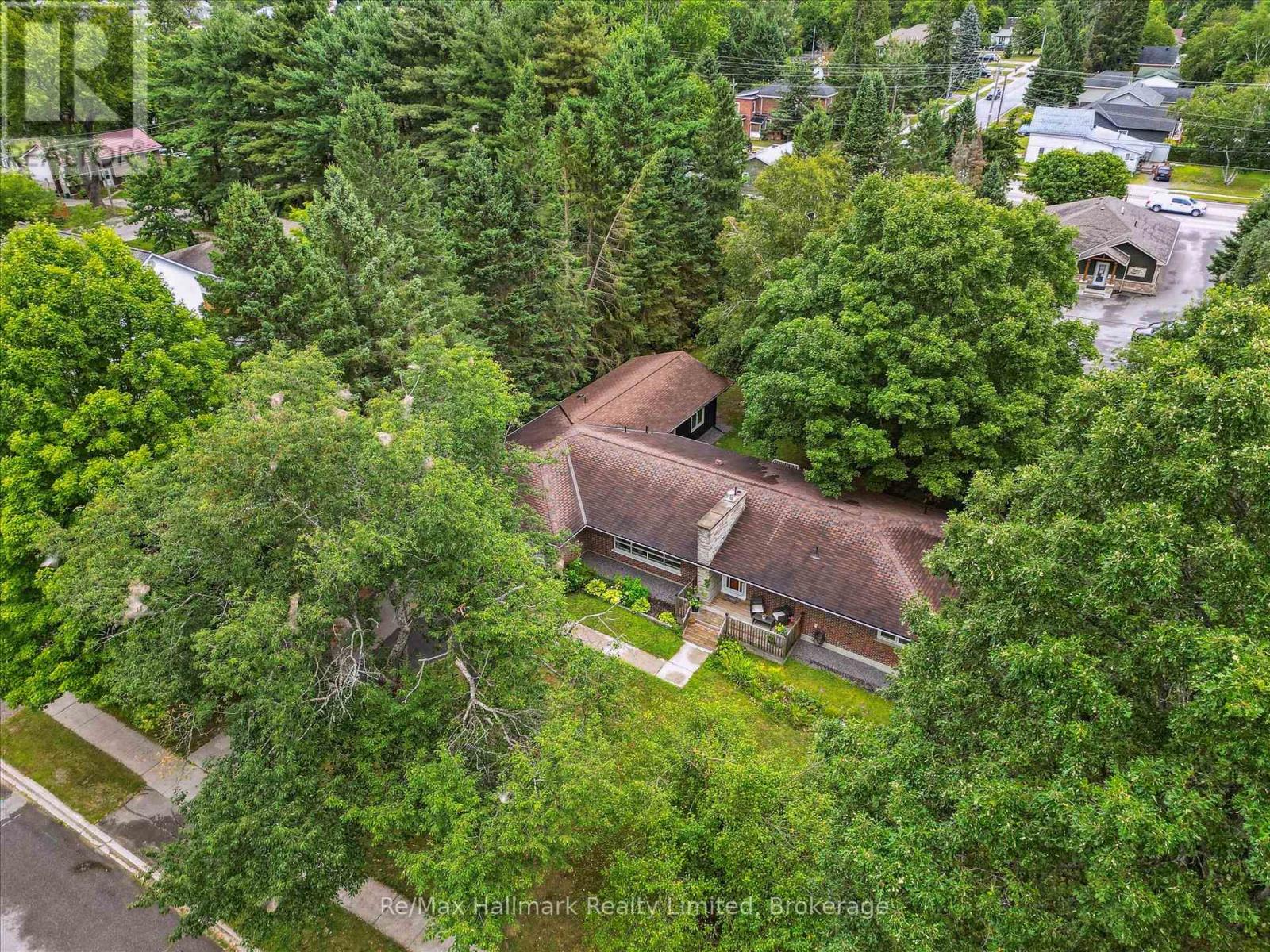 91 Spencer Street, Bracebridge, Ontario  P1L 1C4 - Photo 2 - X12361701