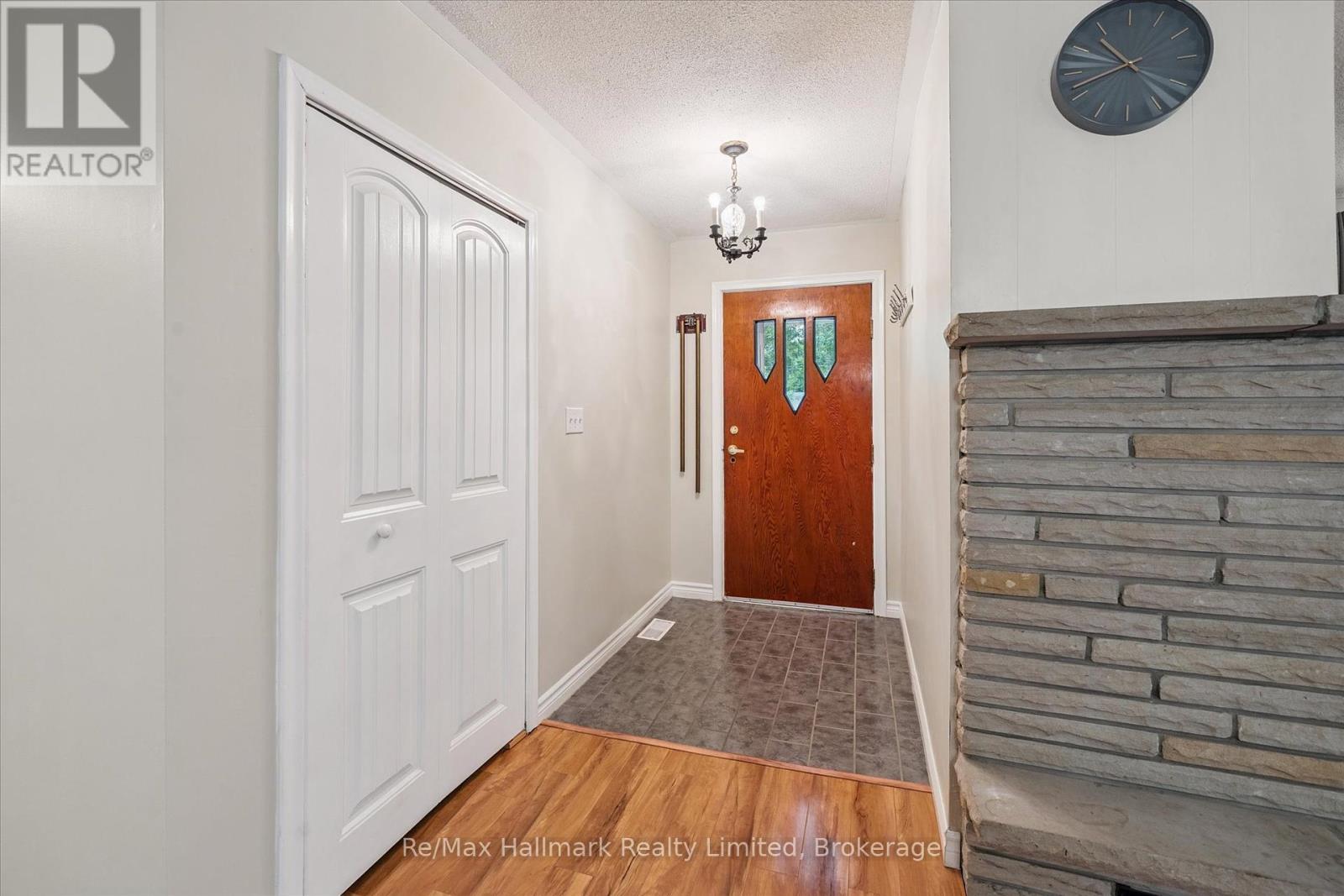 91 Spencer Street, Bracebridge, Ontario  P1L 1C4 - Photo 6 - X12361701