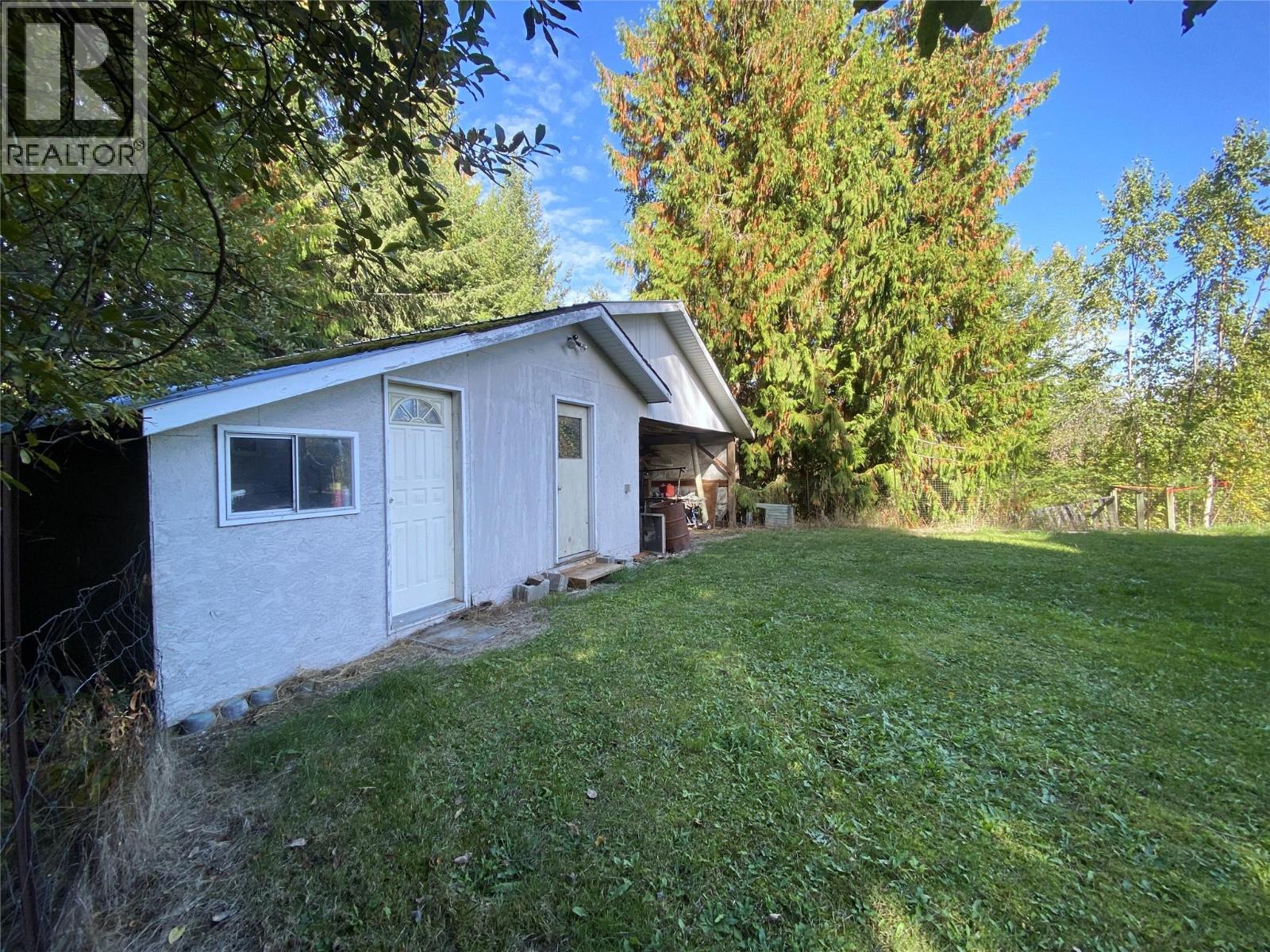 655 Caouette Road, Sorrento, British Columbia  V0E 2W1 - Photo 29 - 10337316