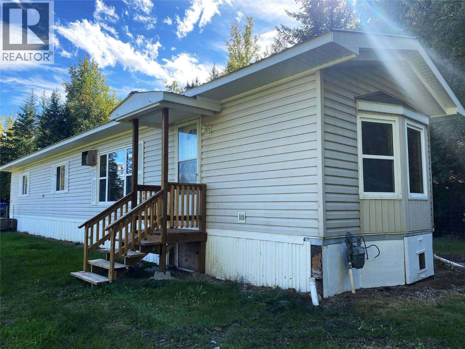 655 Caouette Road, Sorrento, British Columbia  V0E 2W1 - Photo 2 - 10337316