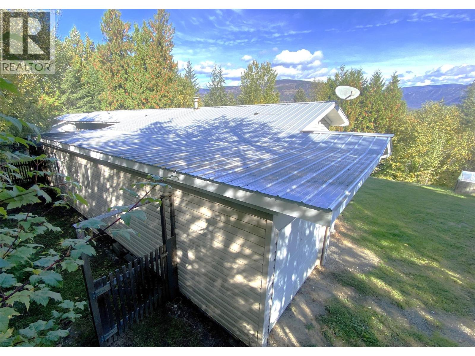 655 Caouette Road, Sorrento, British Columbia  V0E 2W1 - Photo 44 - 10337316
