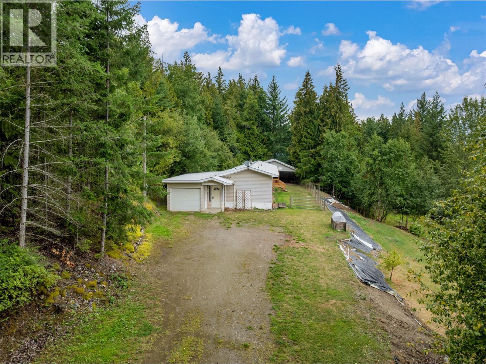 655 Caouette Road, Sorrento, British Columbia  V0E 2W1 - Photo 56 - 10337316