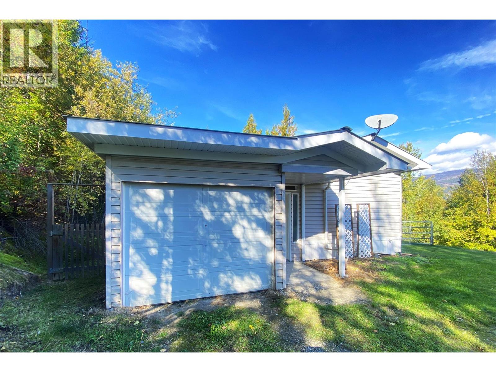 655 Caouette Road, Sorrento, British Columbia  V0E 2W1 - Photo 42 - 10337316