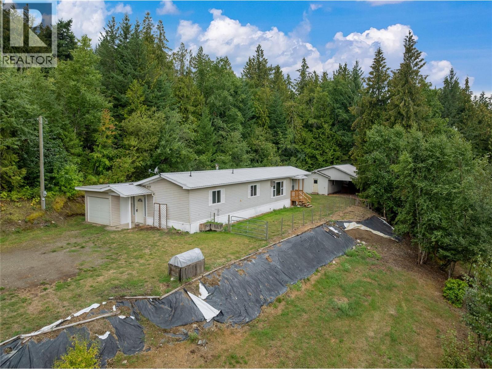 655 Caouette Road, Sorrento, British Columbia  V0E 2W1 - Photo 57 - 10337316