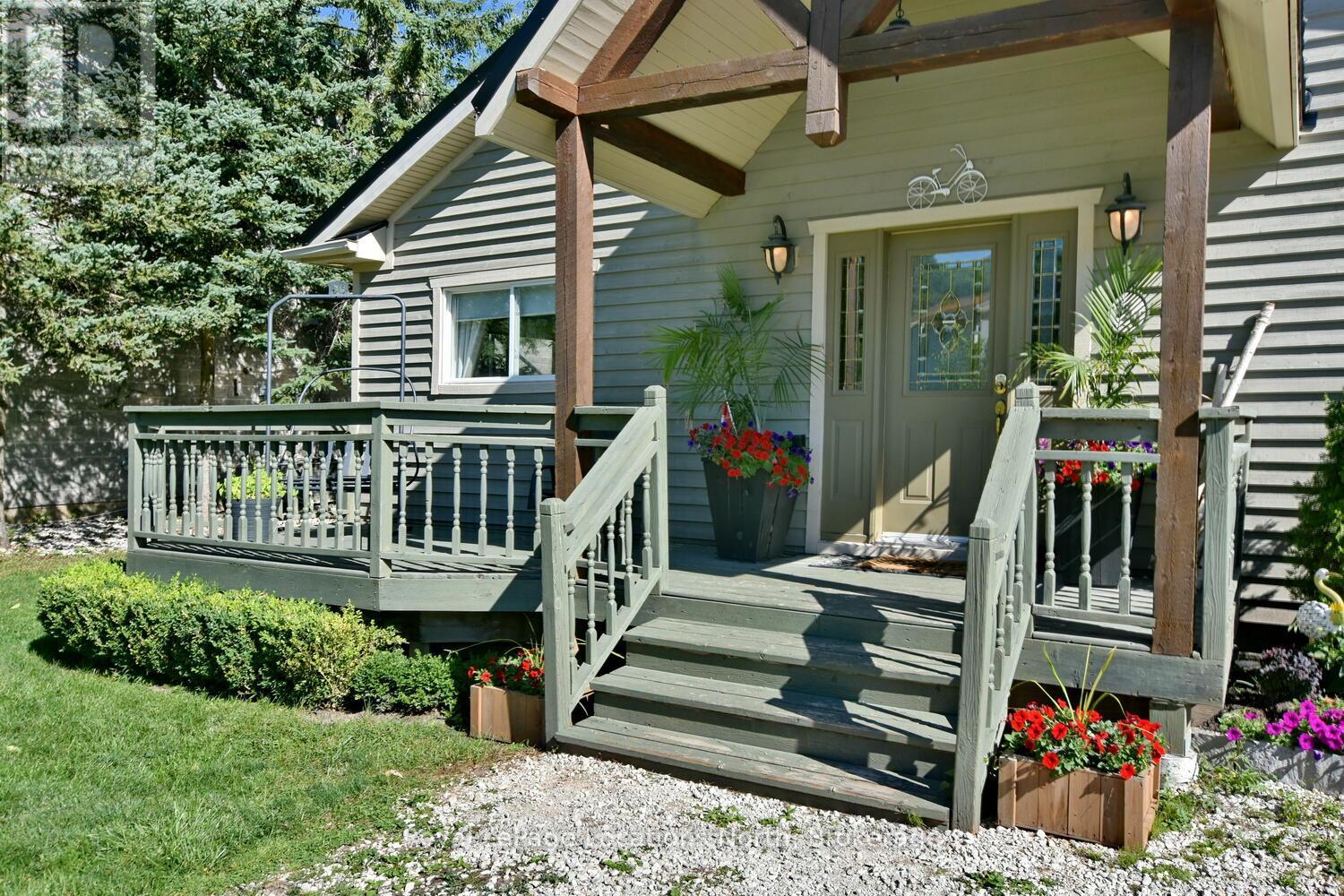 154 Carmichael Crescent, Blue Mountains, Ontario  L9Y 0R3 - Photo 2 - X12361722