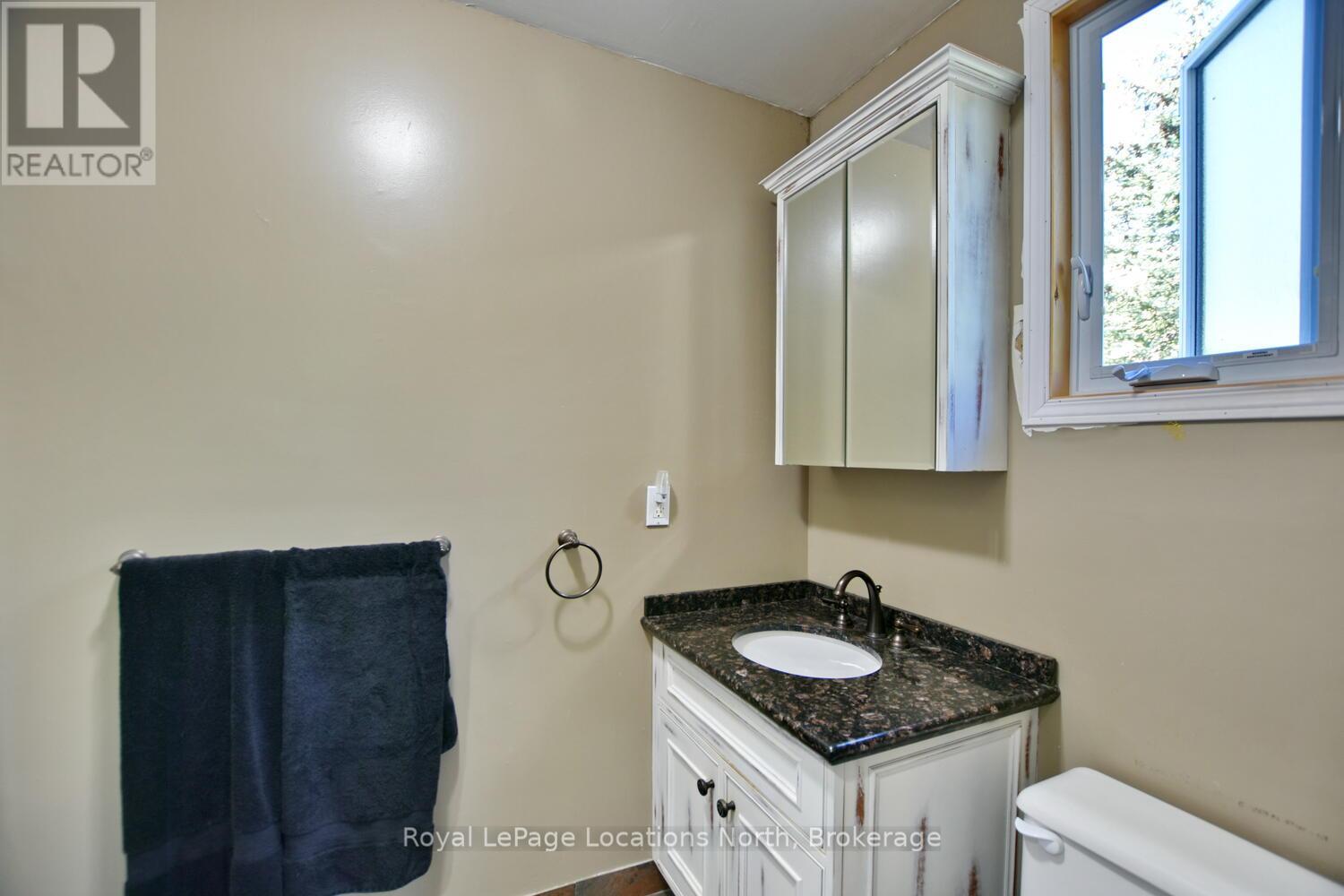 154 Carmichael Crescent, Blue Mountains, Ontario  L9Y 0R3 - Photo 34 - X12361722