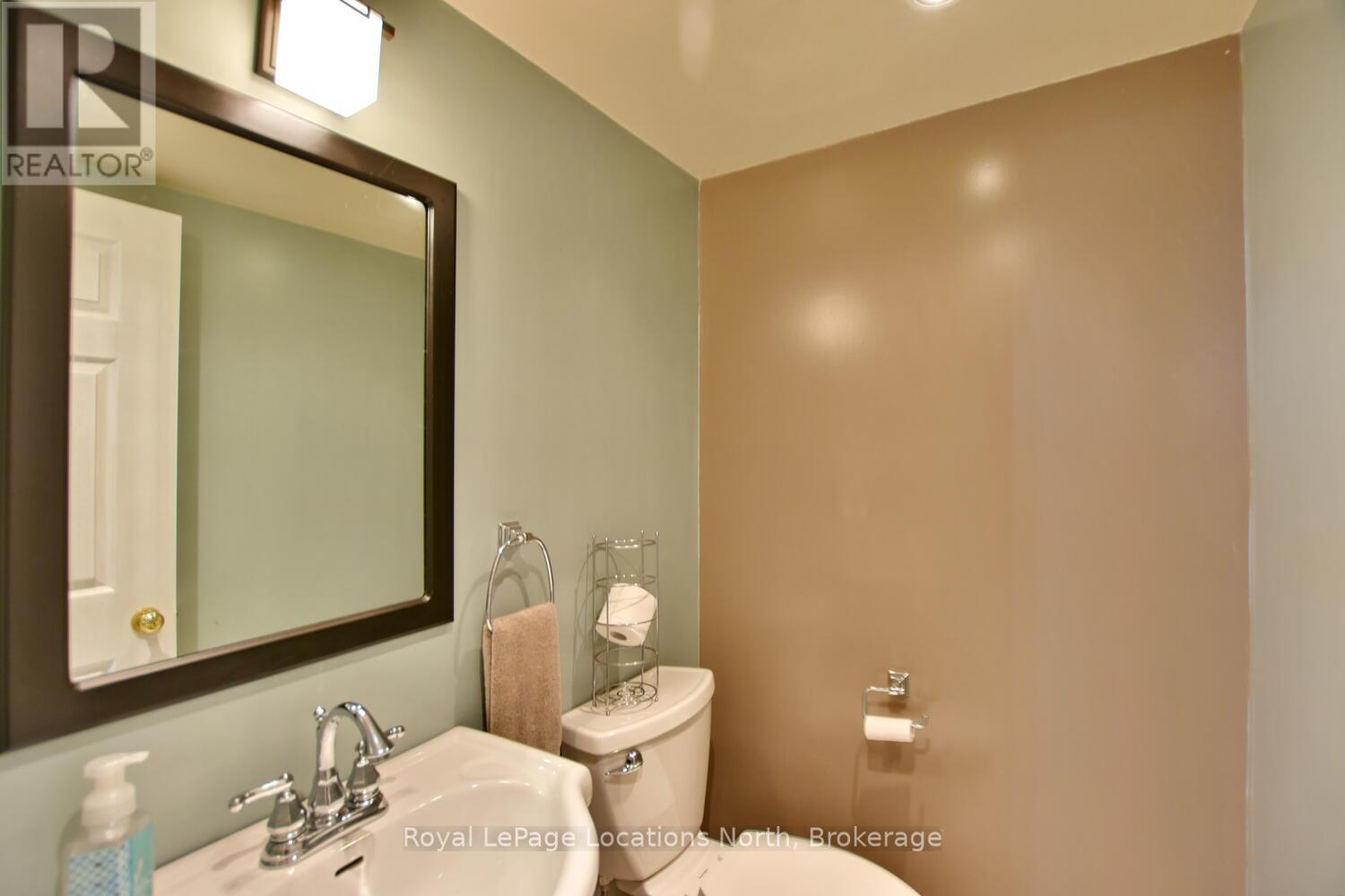 154 Carmichael Crescent, Blue Mountains, Ontario  L9Y 0R3 - Photo 38 - X12361722