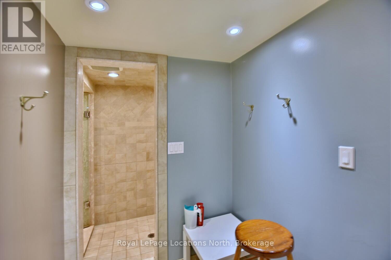 154 Carmichael Crescent, Blue Mountains, Ontario  L9Y 0R3 - Photo 39 - X12361722
