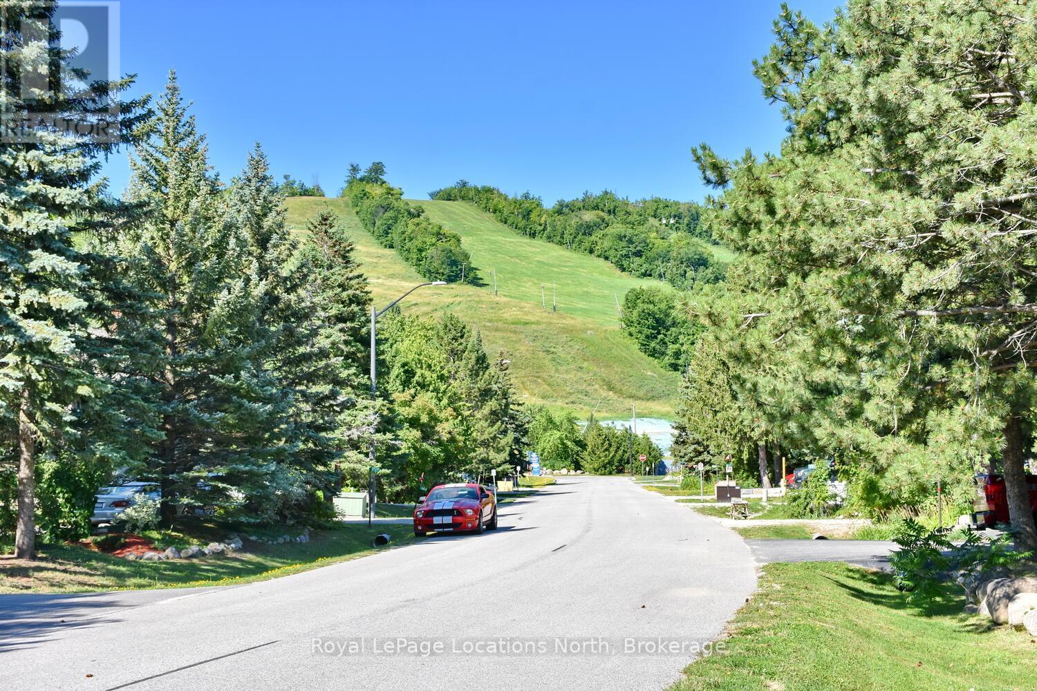154 Carmichael Crescent, Blue Mountains, Ontario  L9Y 0R3 - Photo 4 - X12361722