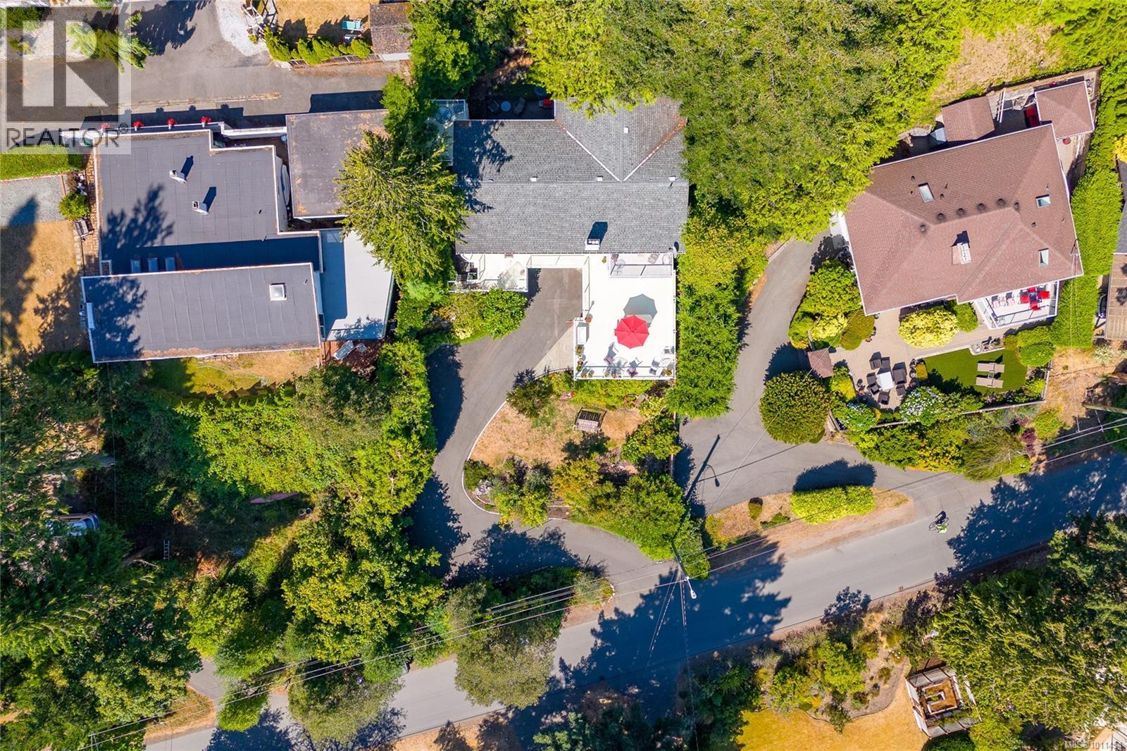 Property at 4964 Lochside Dr image 4